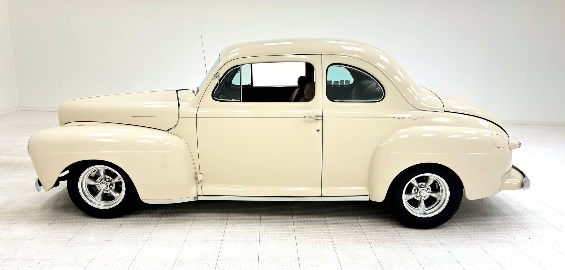 1948 Ford Super Deluxe - Coupe, foto 2
