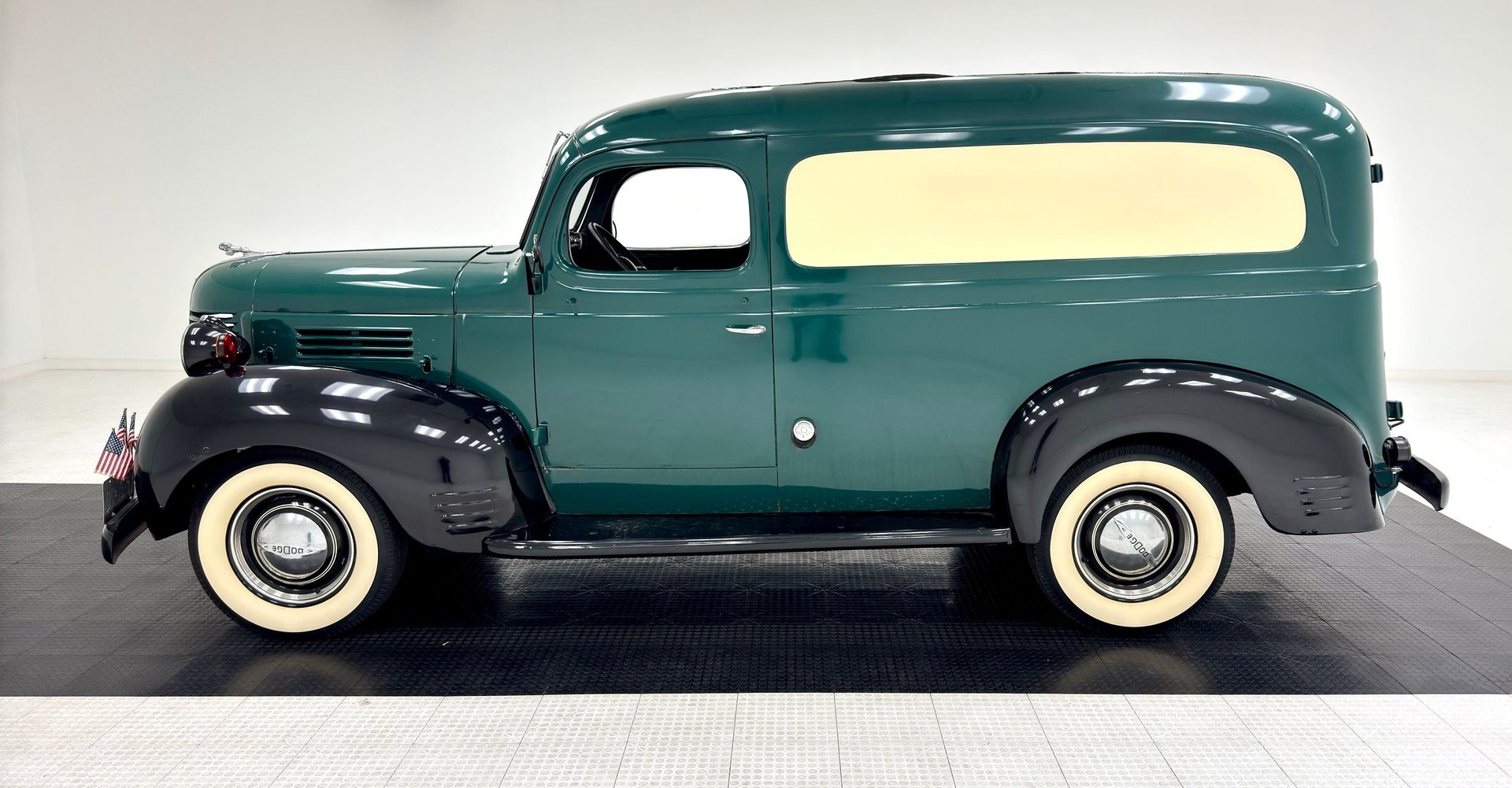 1940 Dodge VC Series - 1/2 Ton Panel Truck, foto 2