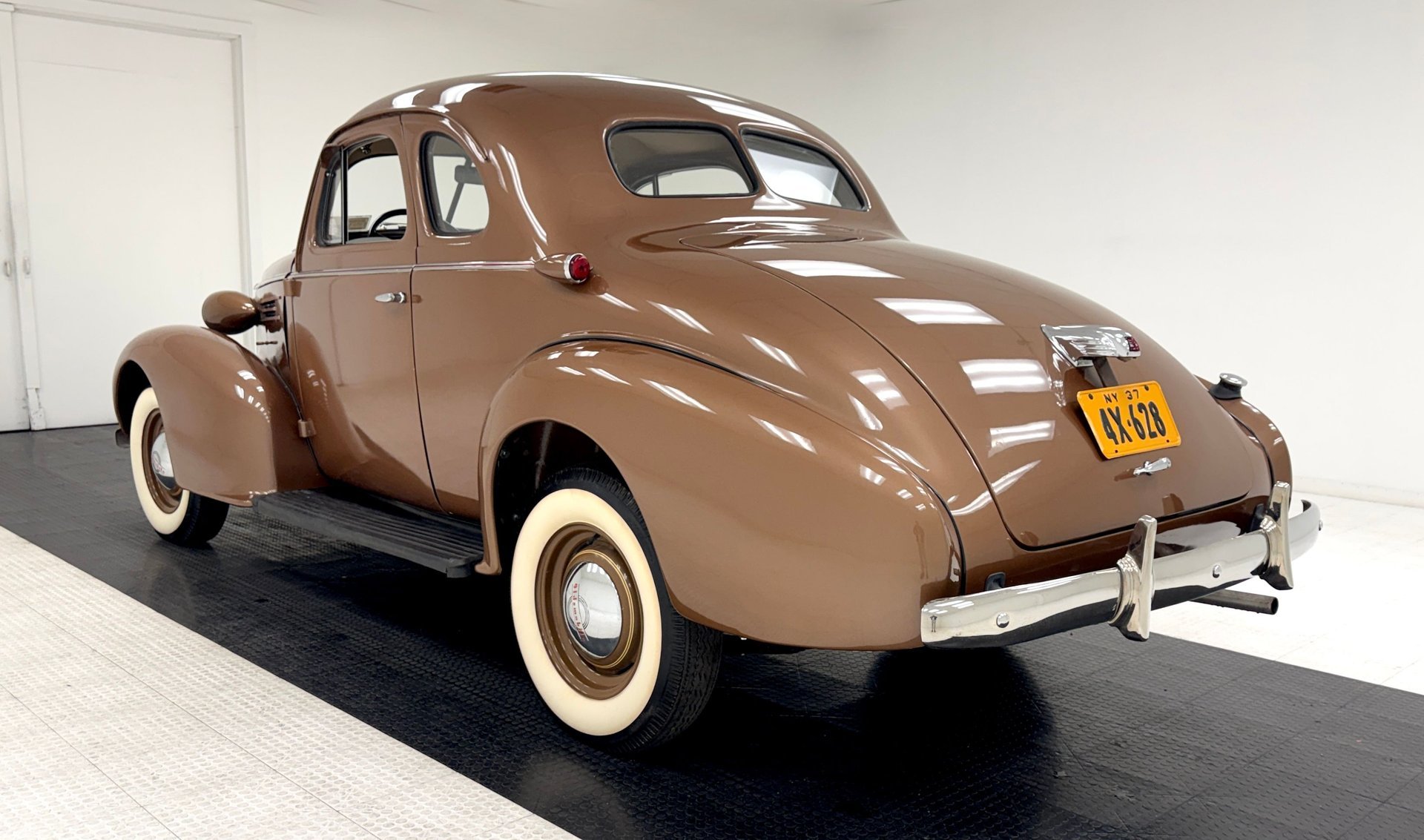 1937 Oldsmobile F-37 - Business Coupe, foto 3