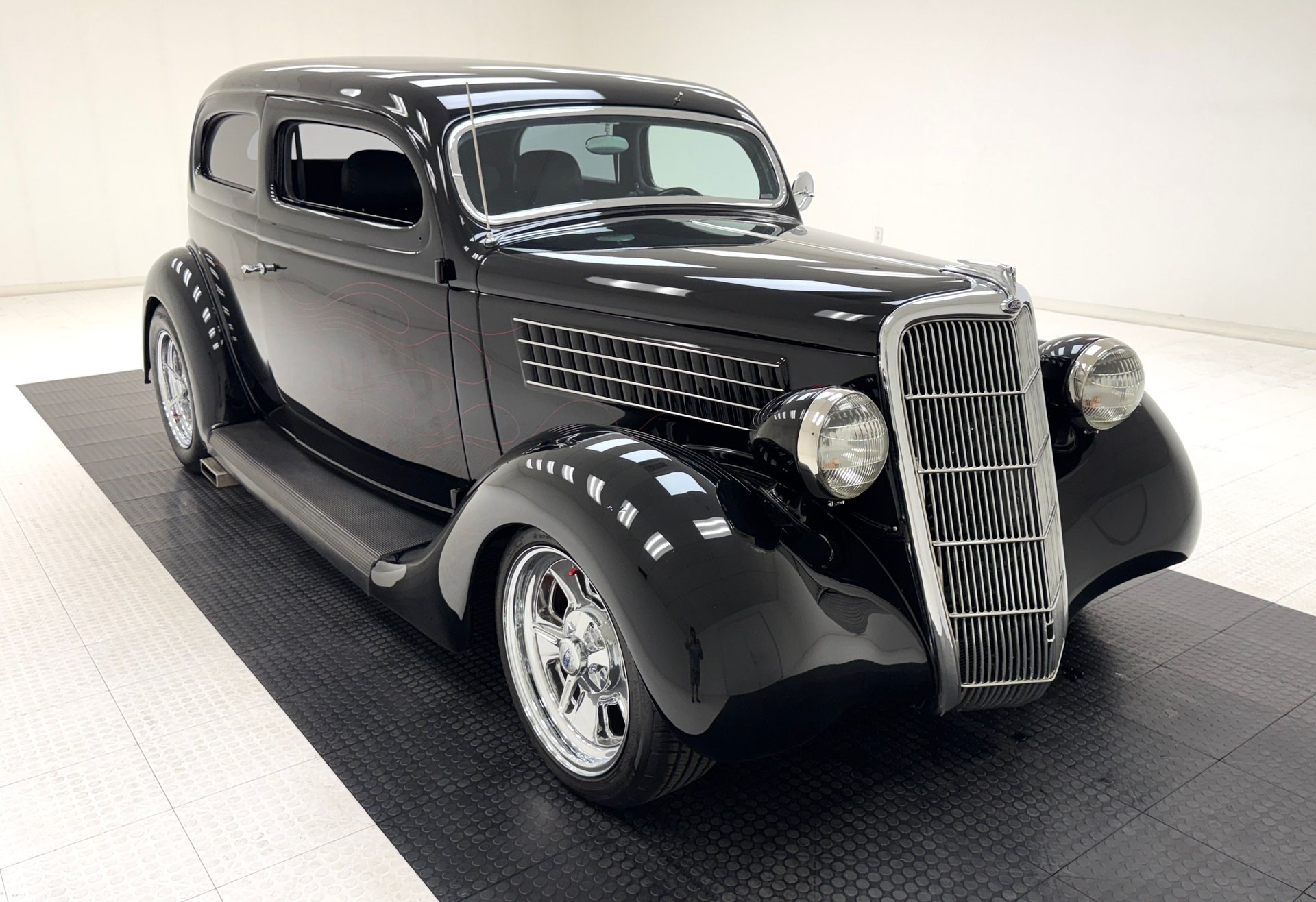 1935 Ford Model 48 - Deluxe Tudor Sedan, foto 7