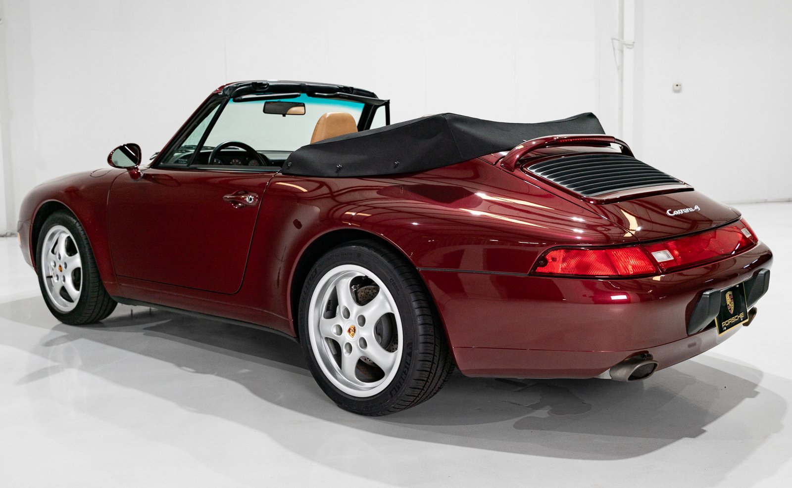 1997 Porsche 911 / 993 Carrera - CARRERA 4 CABRIOLET (SIX-SPEED MANUAL, ONLY 16,802 MILES) SIX-SPEED MANUAL, ONLY 16,802 MILES, foto 11
