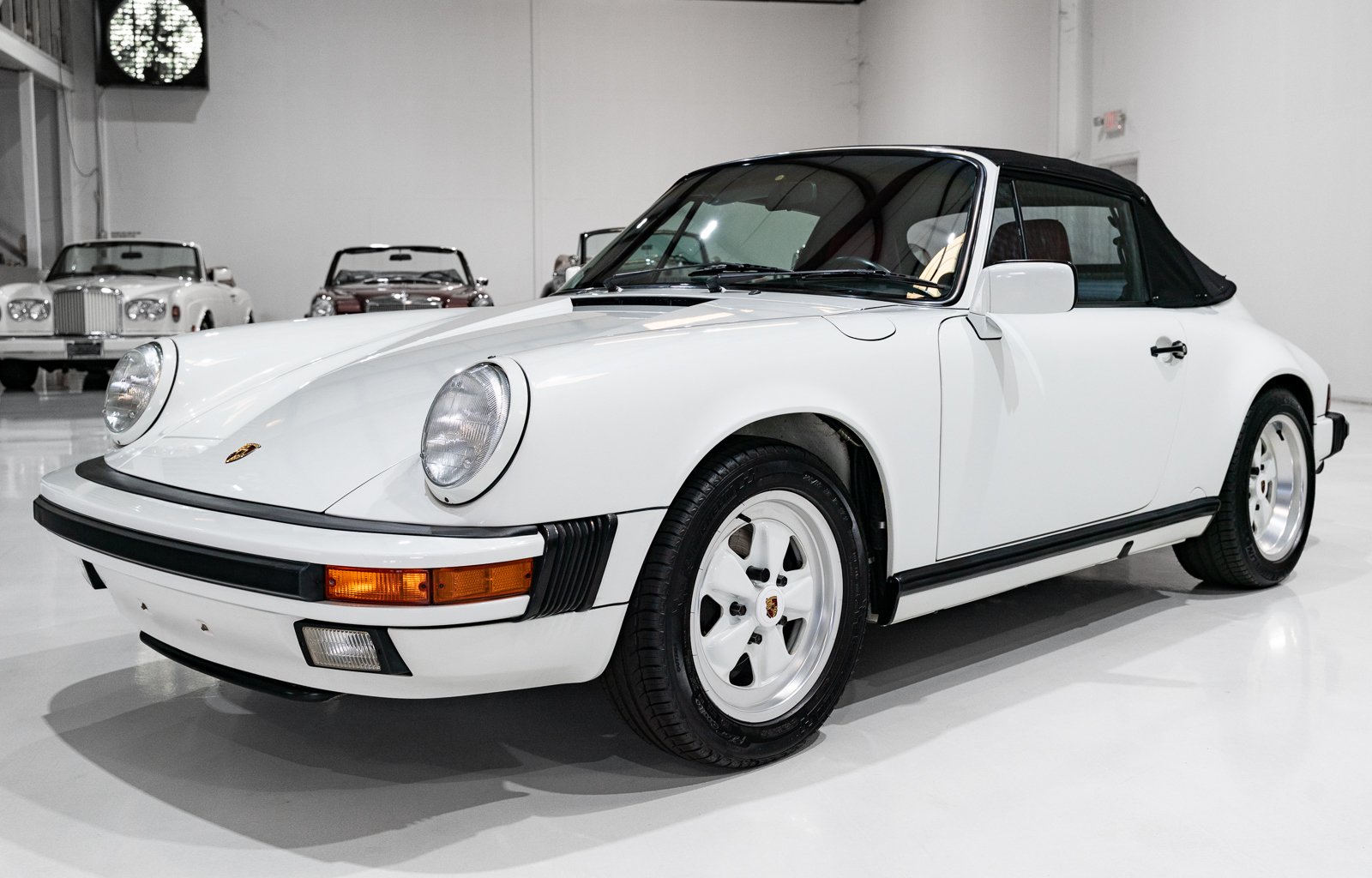 1989 Porsche 911 "G" - CARRERA 3.2 CABRIOLET (G50 FIVE-SPEED, ONLY 35,168 MILES) G50 FIVE-SPEED, ONLY 35,168 MILES, foto 5
