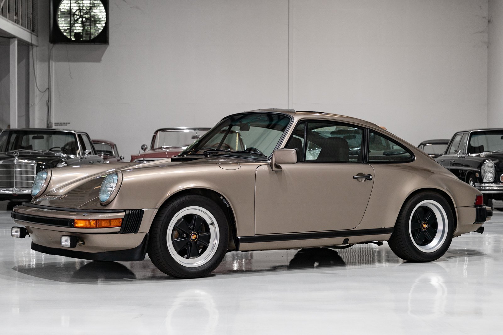 1981 Porsche 911 "G" - SC 3.0 SUNROOF COUPE (ONLY 22,128 MILES) ONLY 22,128 MILES, foto 2