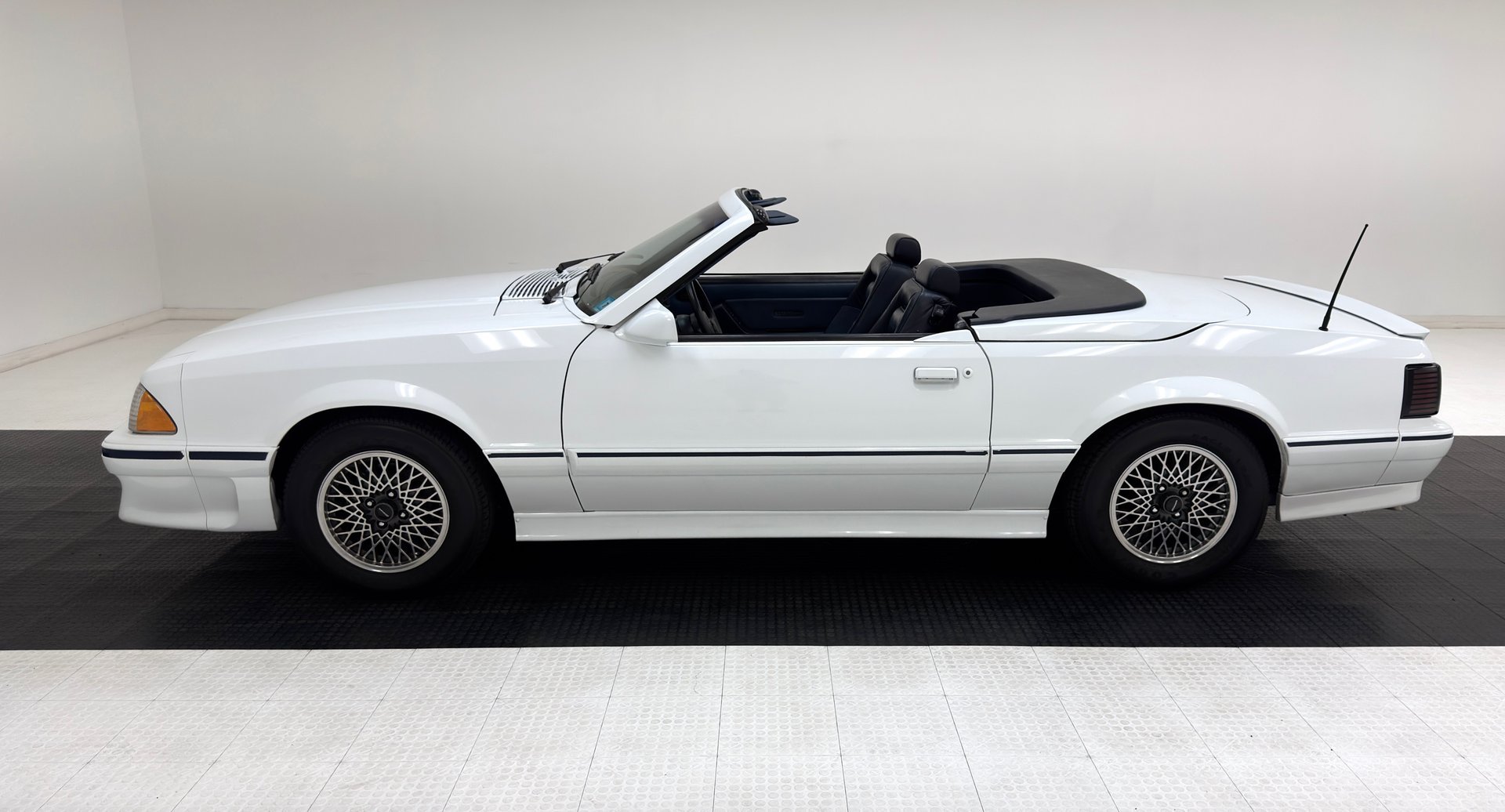 1987 Ford Mustang - Mustang Convertible, foto 4