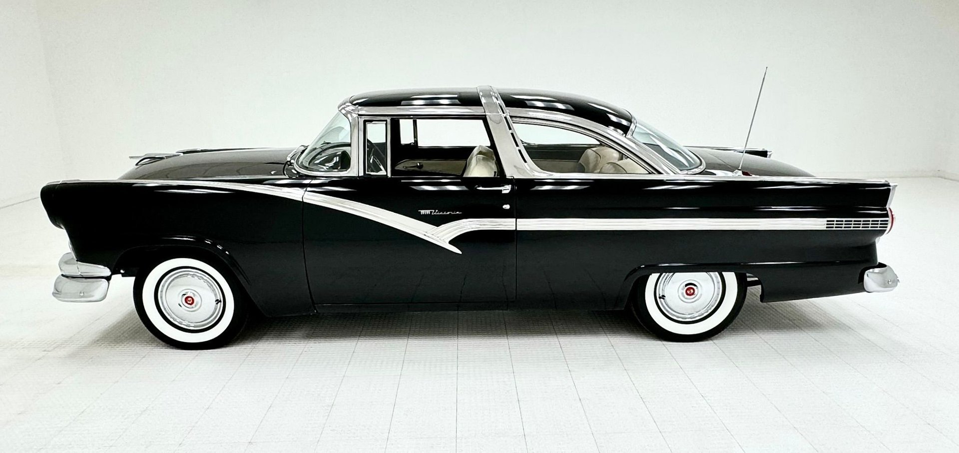 1956 Ford Fairlane - Crown Victoria 2 Door Hardtop, foto 2