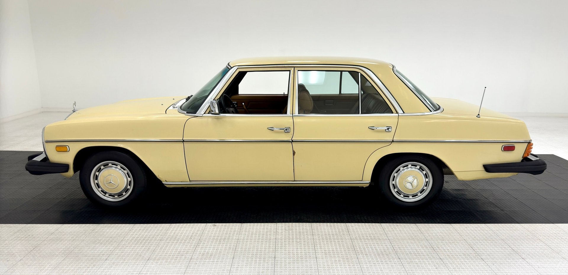 1975 Mercedes-Benz E-Class - Sedan, foto 2