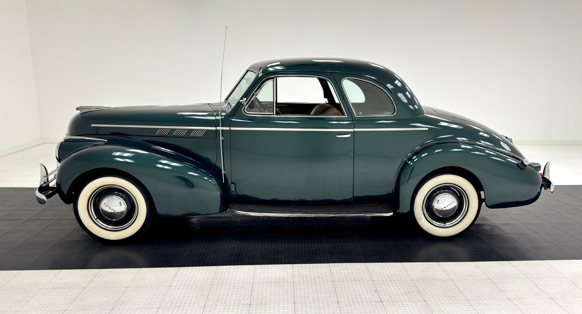 1940 Pontiac Deluxe Six - Series 26 Sport Coupe, foto 2