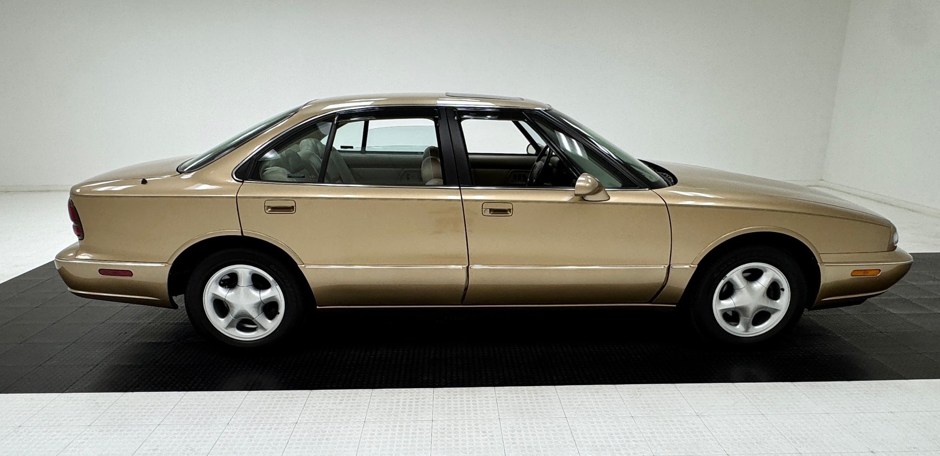 1998 Oldsmobile LSS - 4 Door Sedan, foto 6