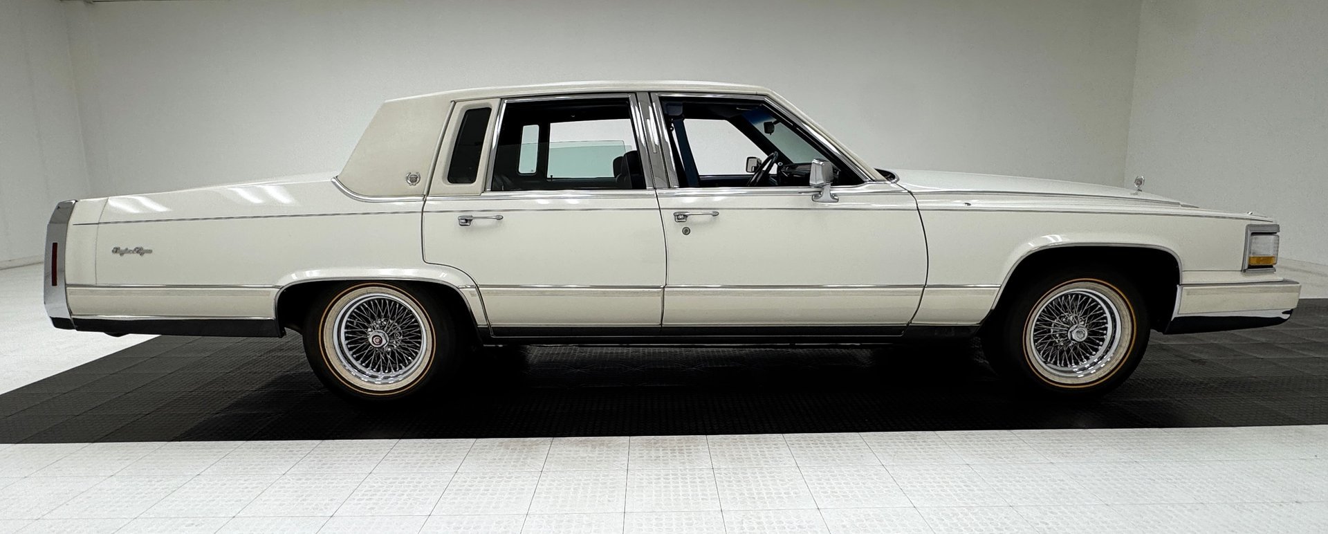 1992 Cadillac Brougham - d'Elegance Sedan, foto 6