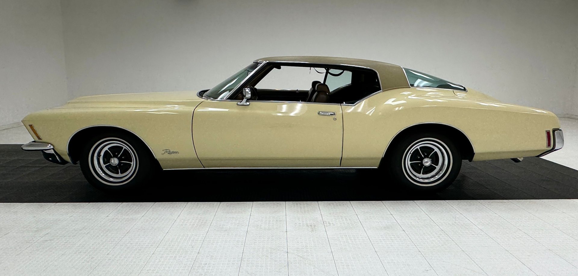 1971 Buick Riviera - Hardtop, foto 2
