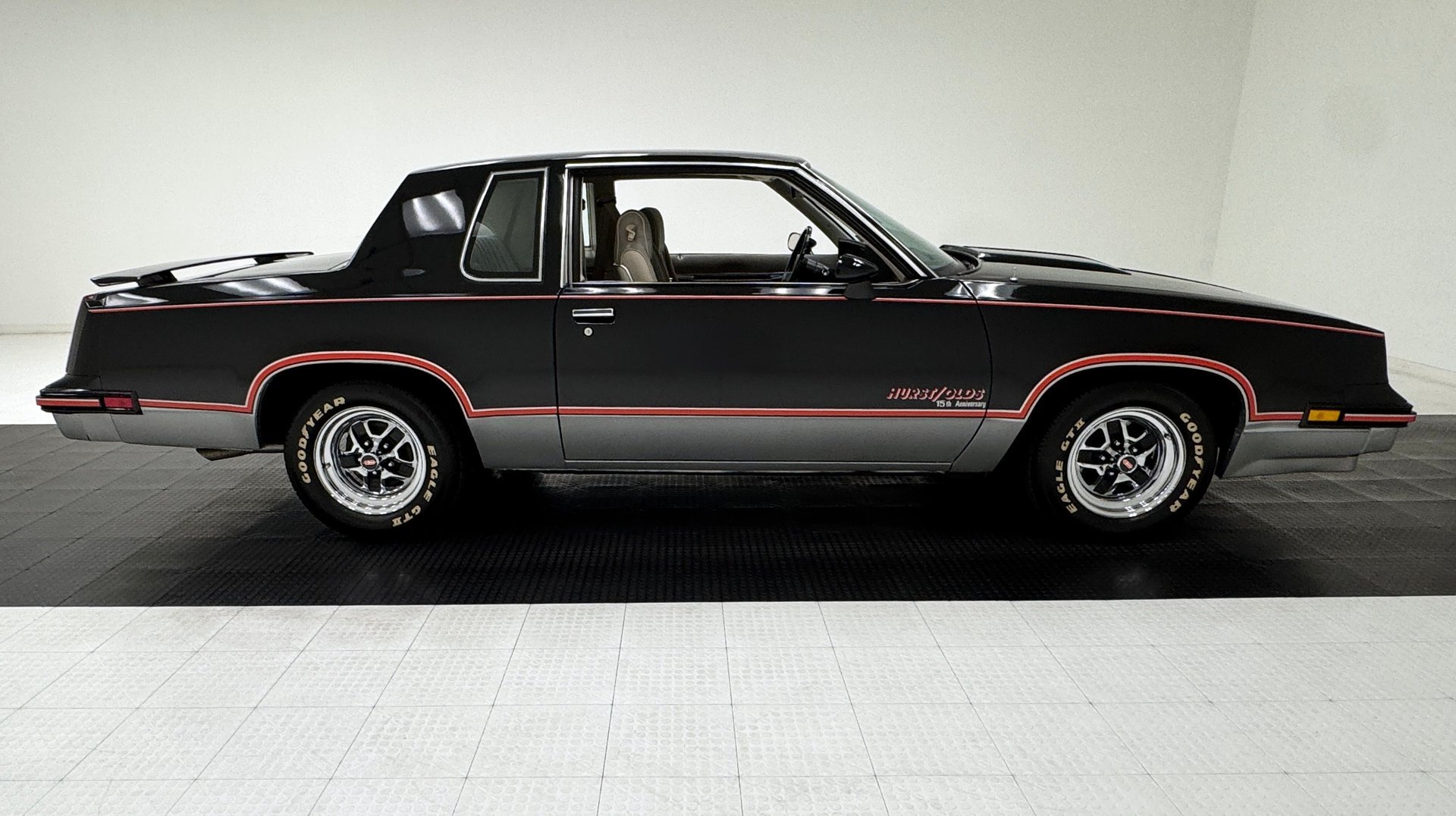 1983 Oldsmobile Cutlass - Hurst/Olds 15th Anniversary 2 Door Hardtop, foto 6
