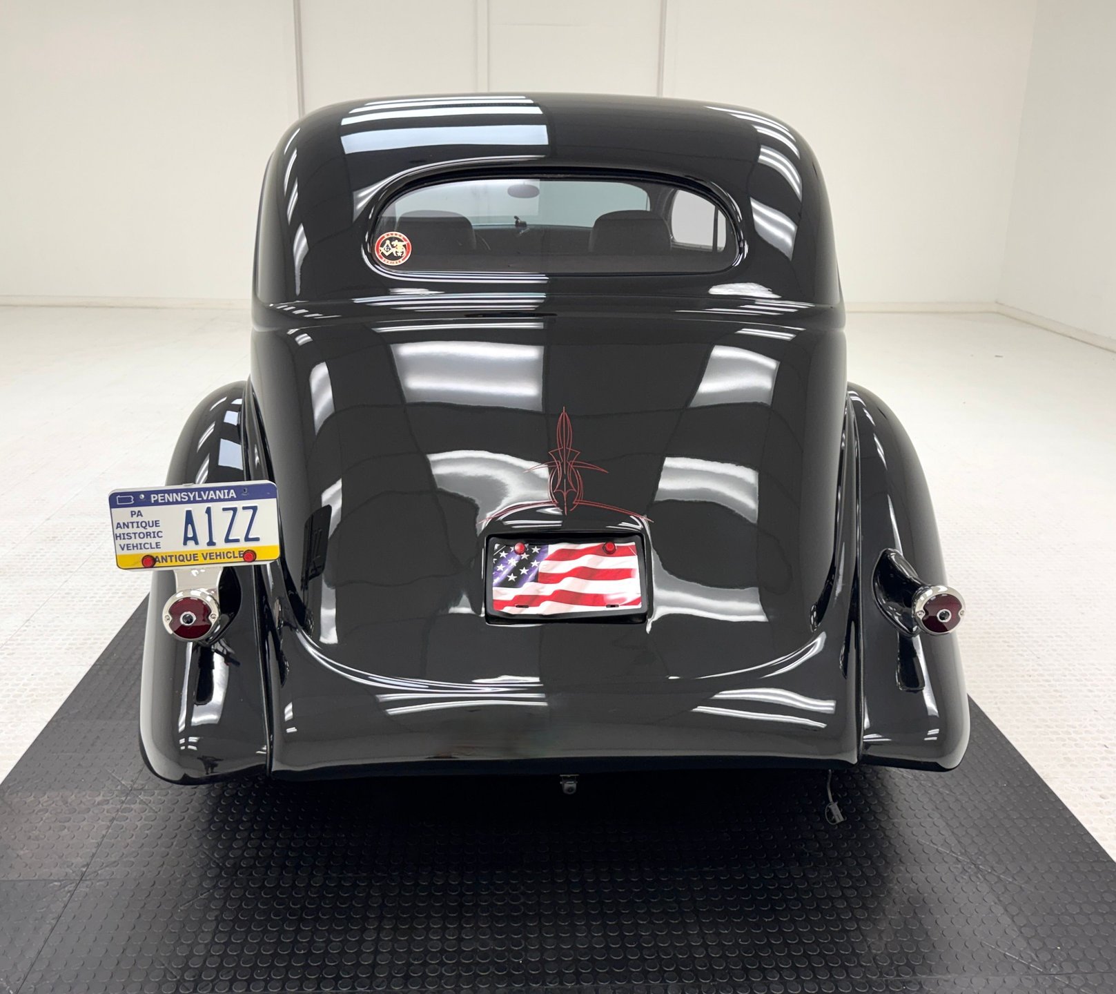 1935 Ford Model 48 - Deluxe Tudor Sedan, foto 4