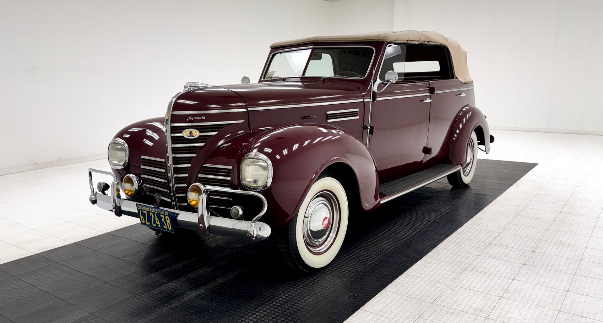 1939 Plymouth P8 - Convertible Sedan, foto 1