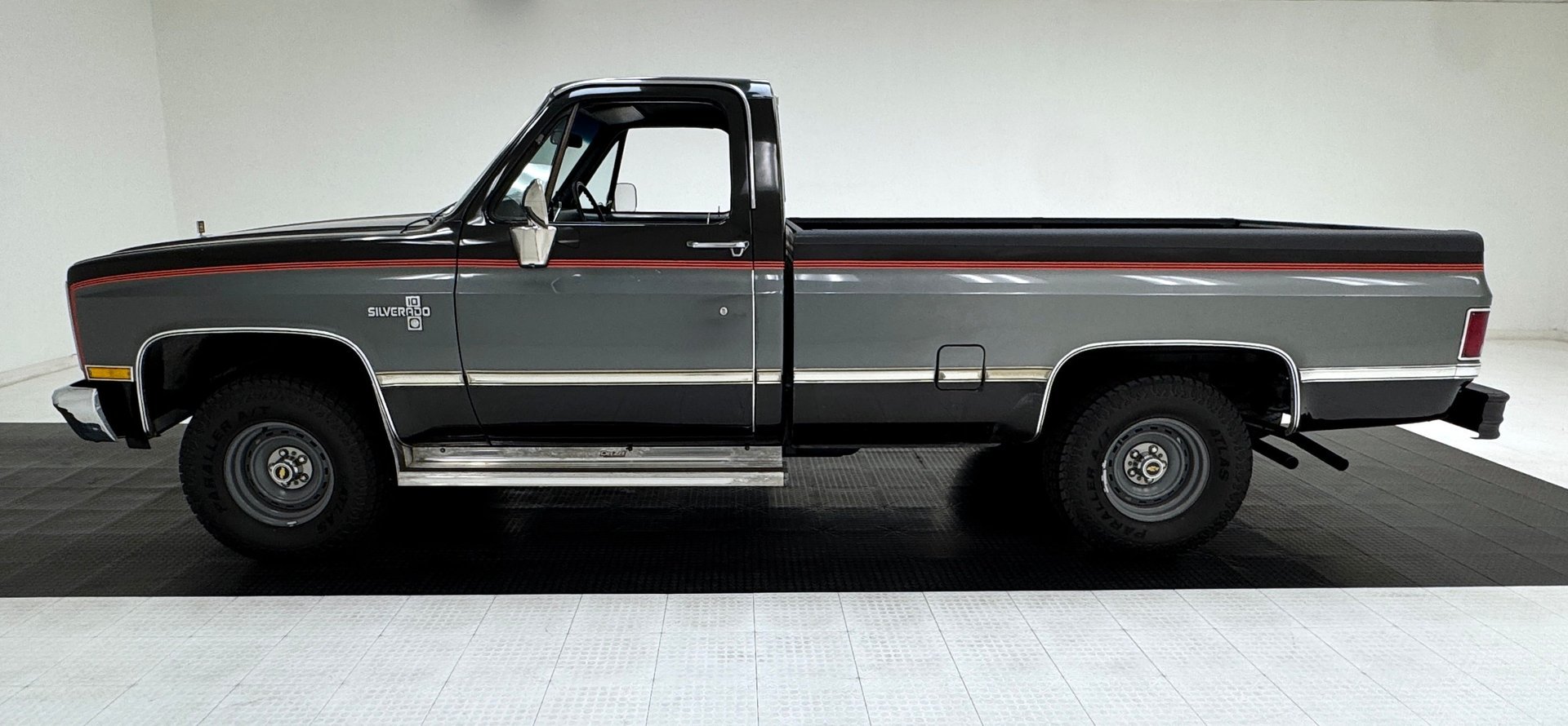 1986 Chevrolet C10 - Silverado 4x2 Long Bed Pickup, foto 2