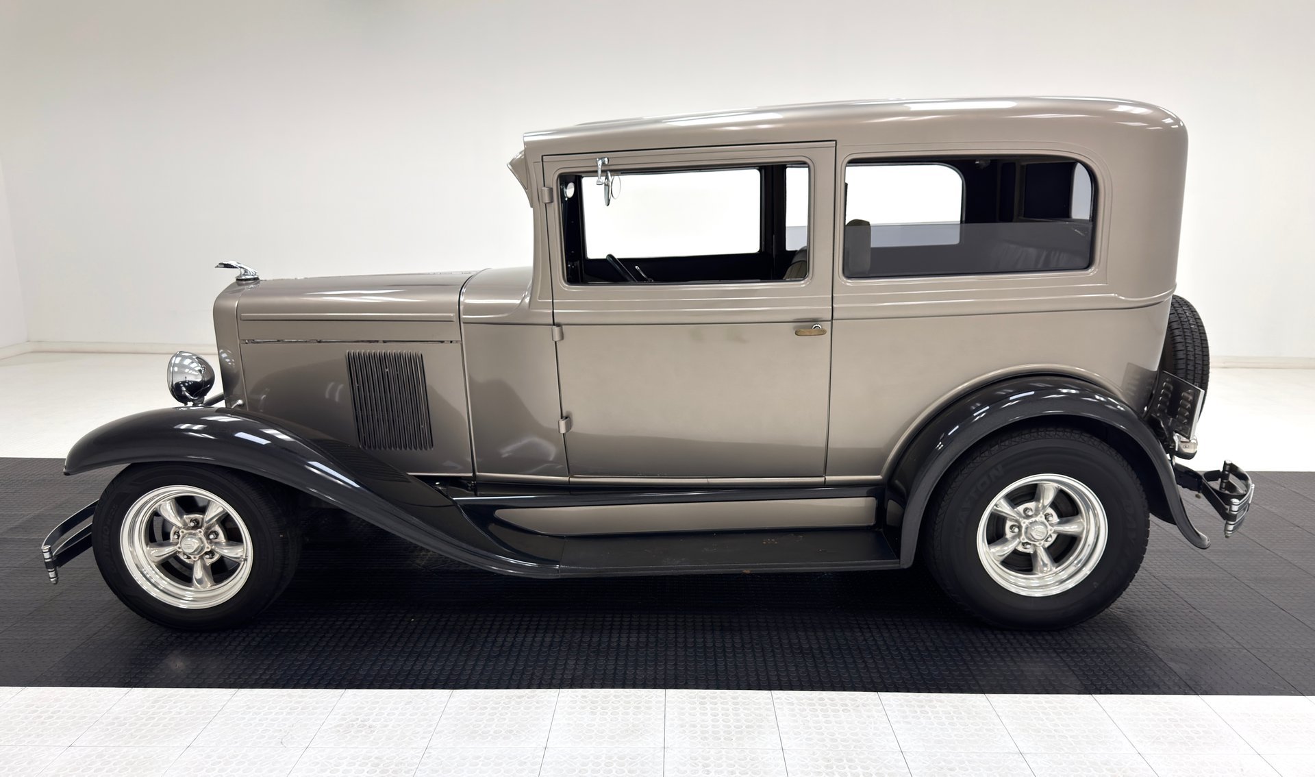 1930 Chevrolet Coach - 2 Door Sedan, foto 2