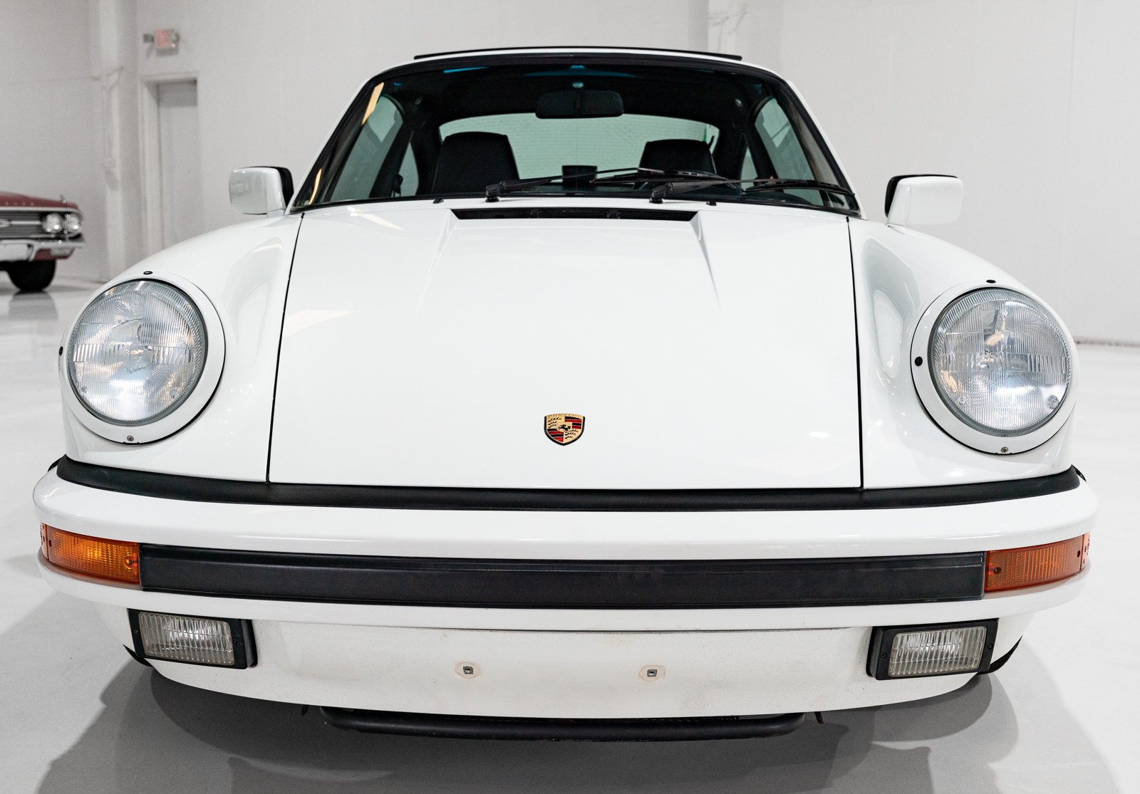 1987 Porsche 911 "G" - CARRERA 3.2 SUNROOF COUPE (G50 FIVE-SPEED, ONLY 35,950 MILES) G50 FIVE-SPEED, ONLY 35,950 MILES, foto 4