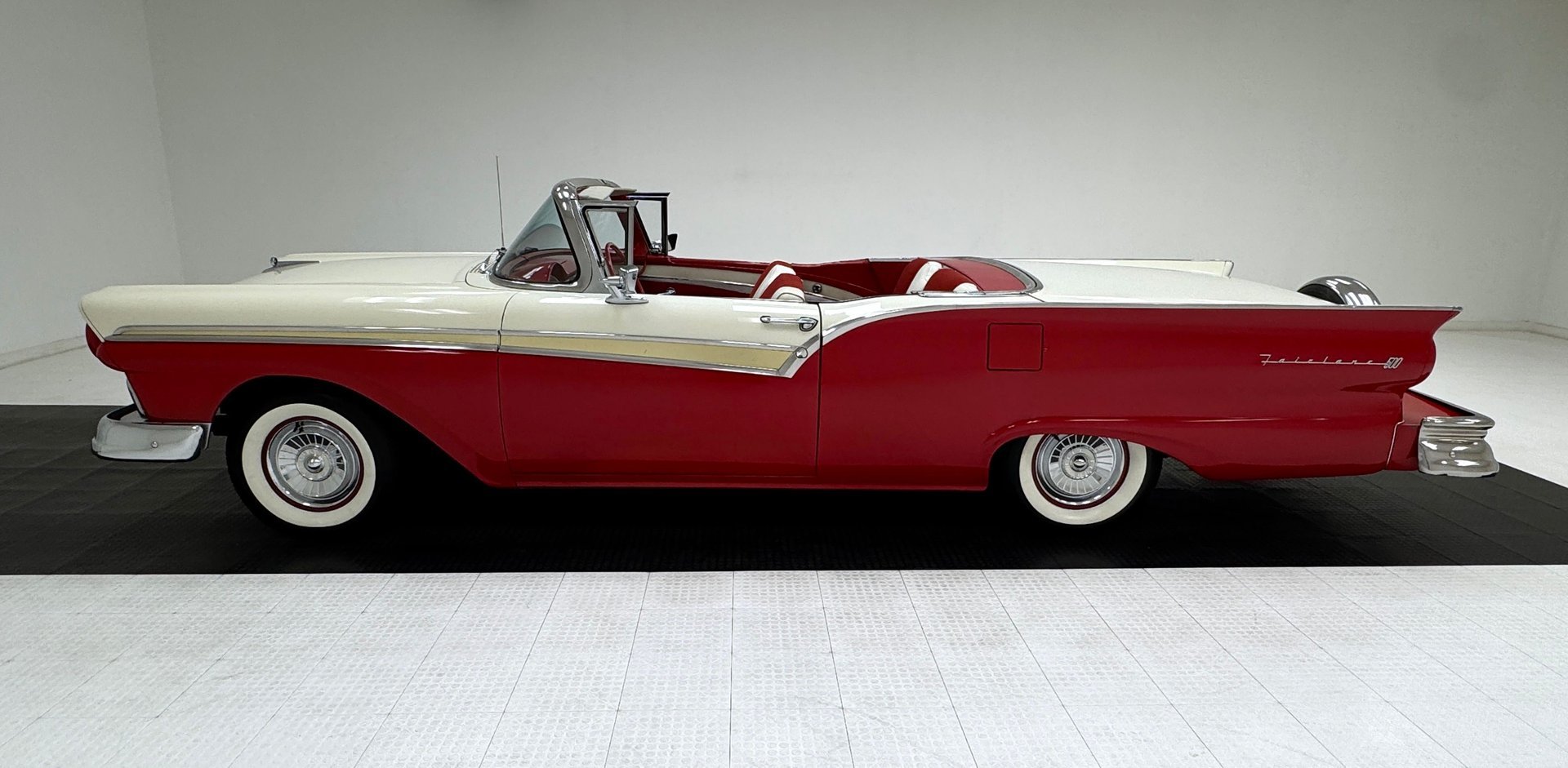 1957 Ford Fairlane - Skyliner, foto 5