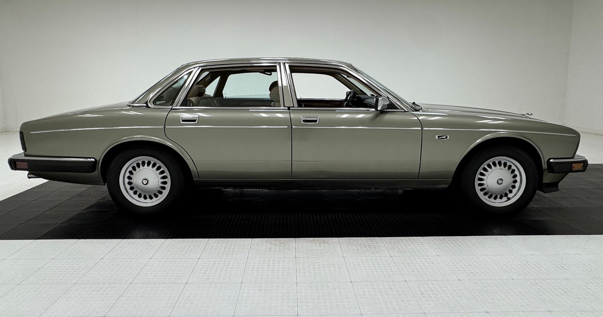 1989 Jaguar XJ40 - Vanden Plas 4 Door Saloon, foto 6