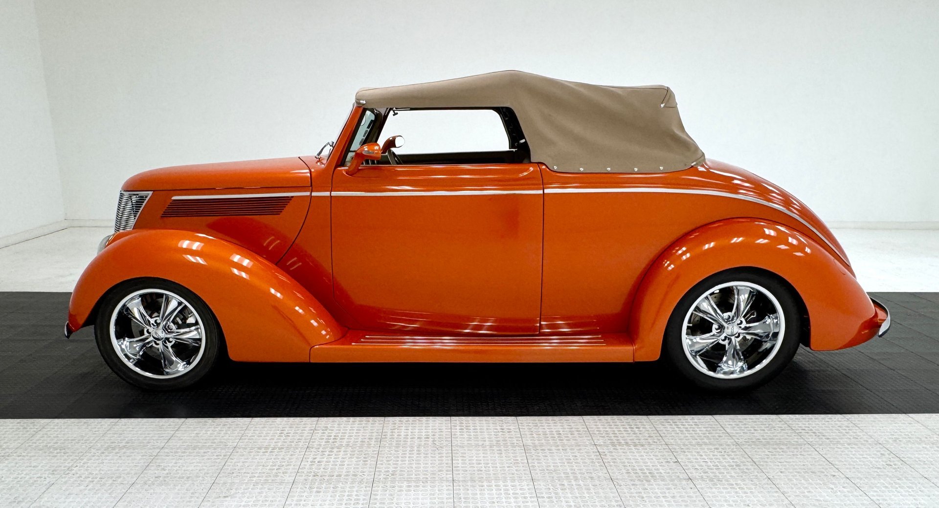 1937 Ford Model 85 - Cabriolet, foto 2