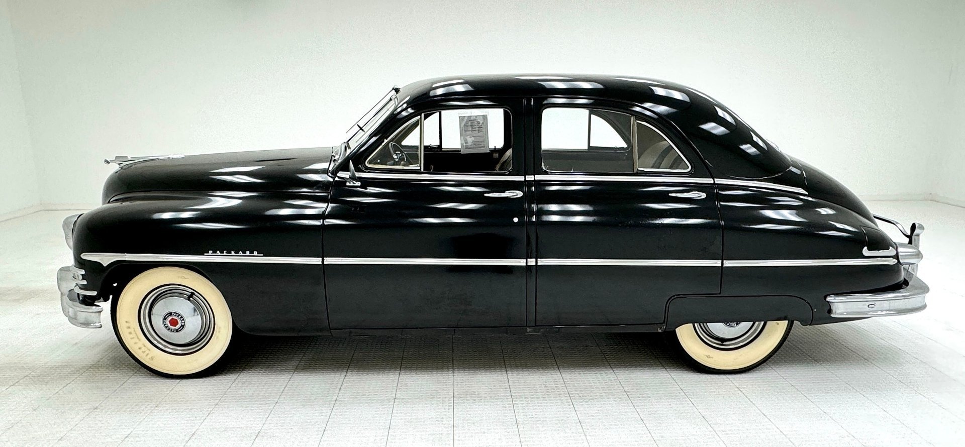 1949 Packard Deluxe - 8 Touring Sedan, foto 2