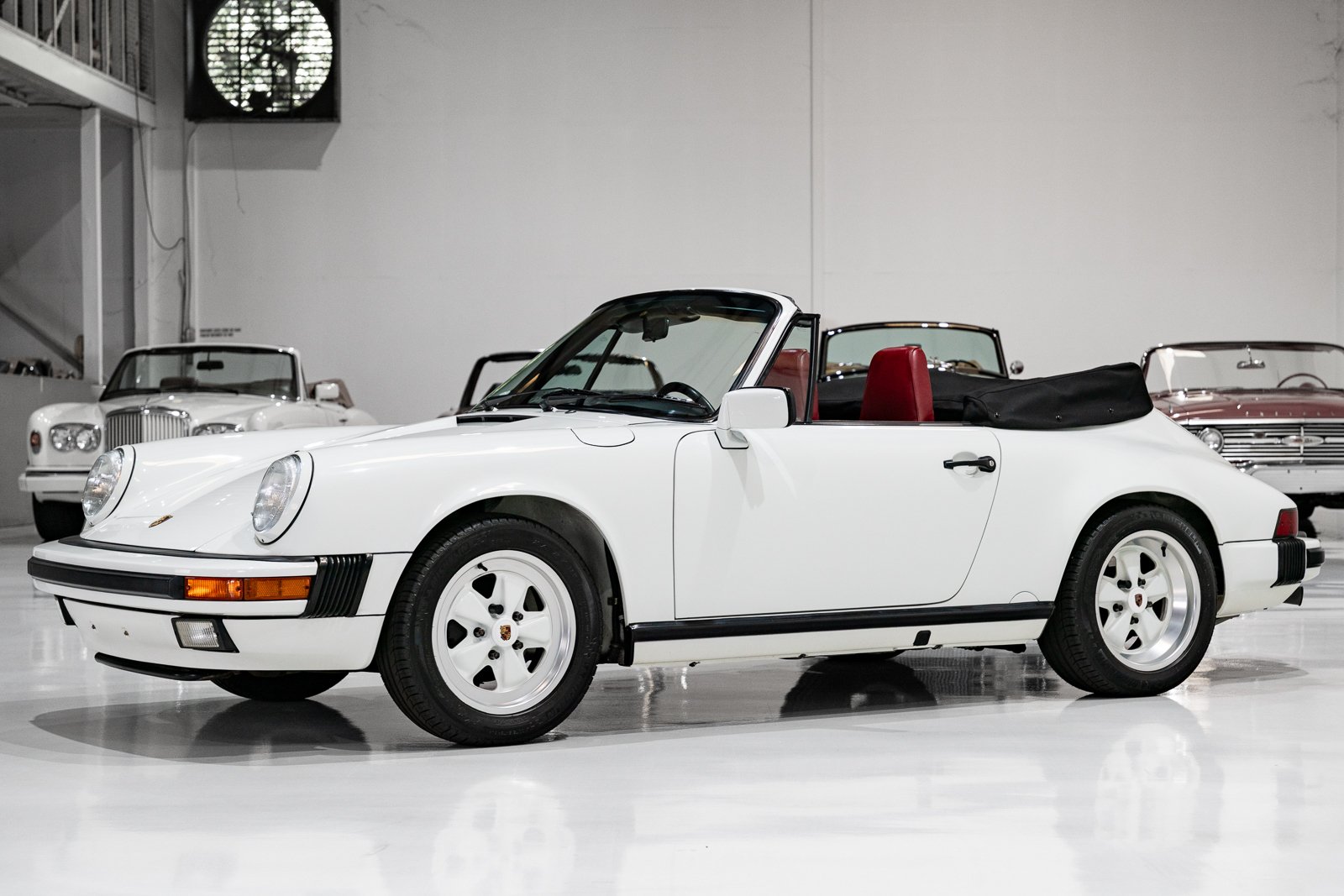 1989 Porsche 911 "G" - CARRERA 3.2 CABRIOLET (G50 FIVE-SPEED, ONLY 35,168 MILES) G50 FIVE-SPEED, ONLY 35,168 MILES, foto 2