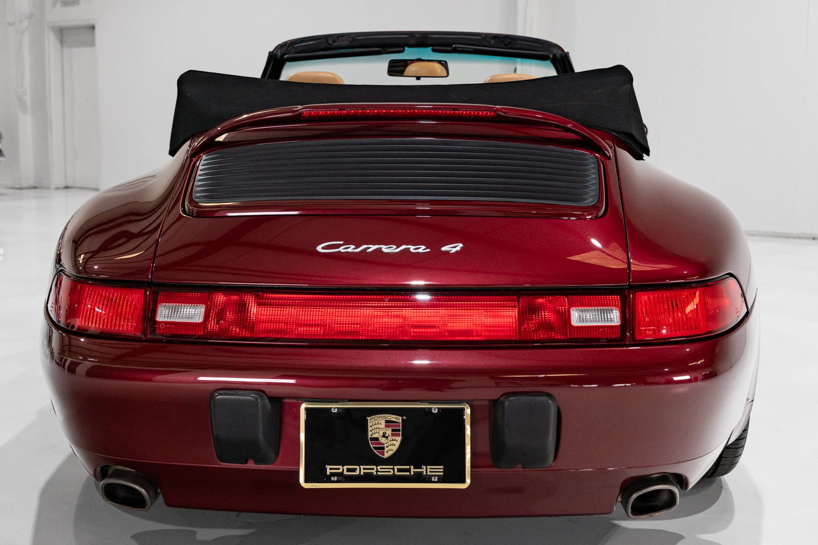1997 Porsche 911 / 993 Carrera - CARRERA 4 CABRIOLET (SIX-SPEED MANUAL, ONLY 16,802 MILES) SIX-SPEED MANUAL, ONLY 16,802 MILES, foto 10