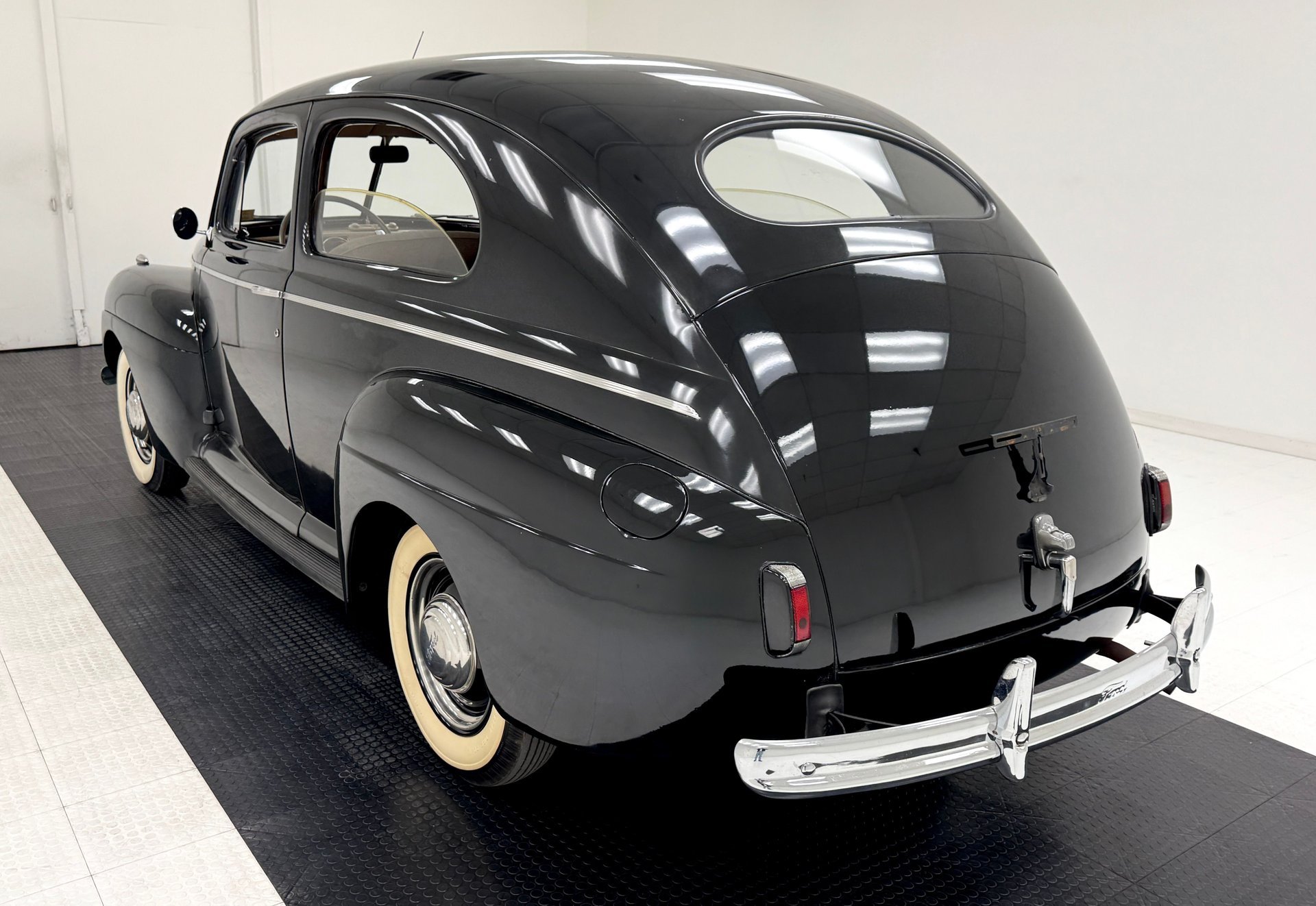 1941 Ford Tudor - Deluxe, foto 3
