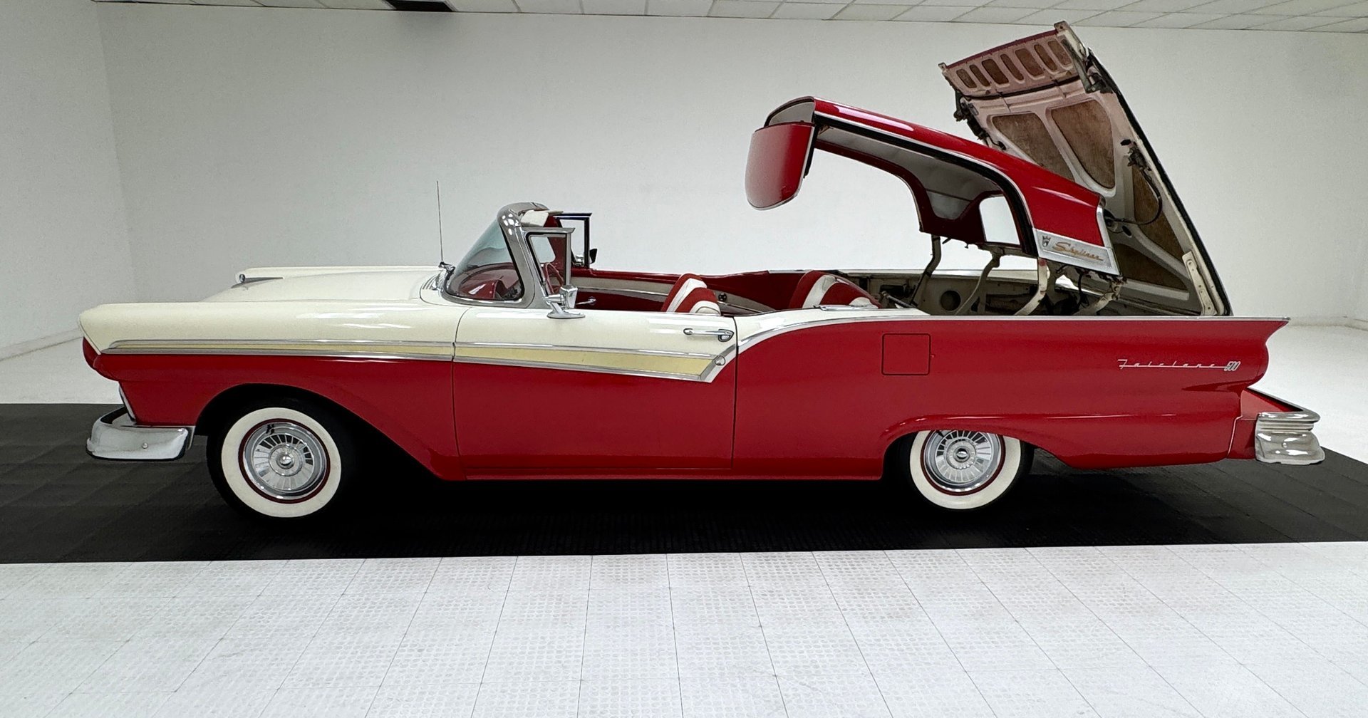 1957 Ford Fairlane - Skyliner, foto 4