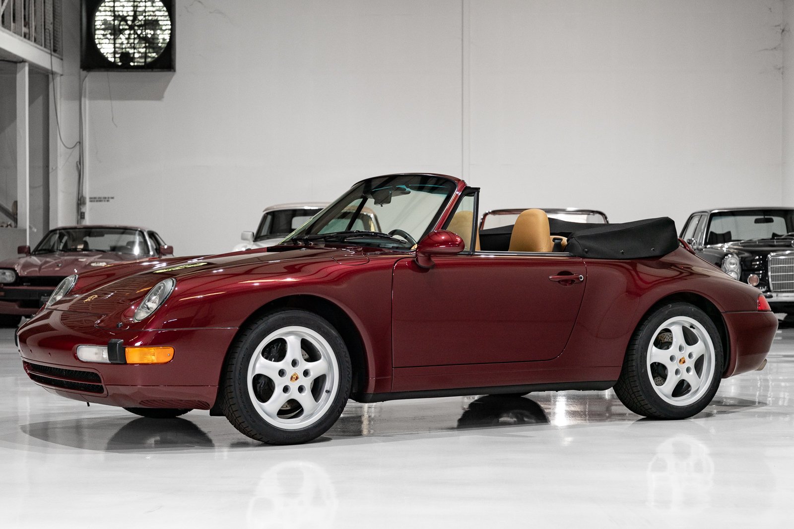 1998 Porsche 911 / 993 Carrera - CARRERA CABRIOLET (SIX-SPEED MANUAL, ONLY 9,540 MILES) SIX-SPEED MANUAL, ONLY 9,540 MILES, foto 1