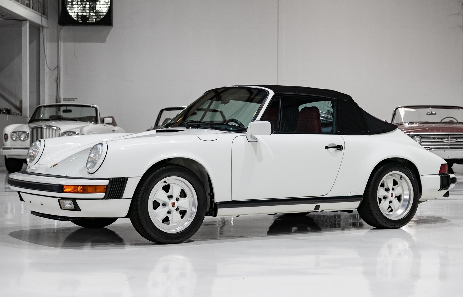 1989 Porsche 911 "G" - CARRERA 3.2 CABRIOLET (G50 FIVE-SPEED, ONLY 35,168 MILES) G50 FIVE-SPEED, ONLY 35,168 MILES, foto 3