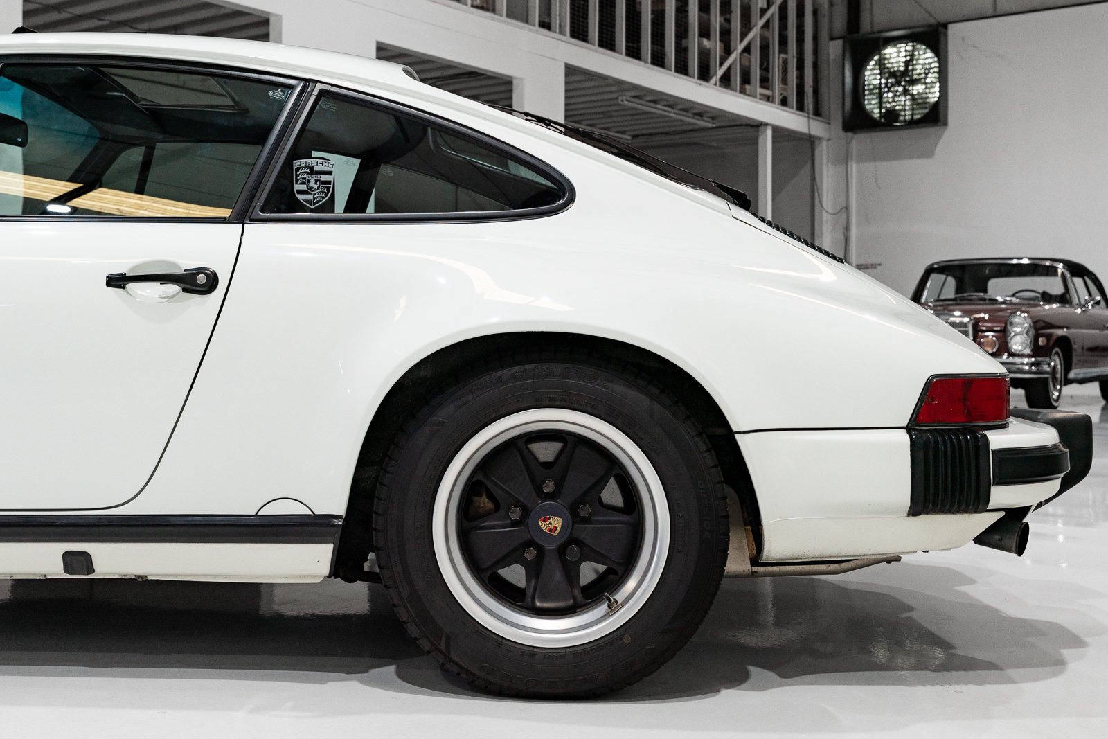 1987 Porsche 911 "G" - CARRERA 3.2 SUNROOF COUPE (G50 FIVE-SPEED, ONLY 35,950 MILES) G50 FIVE-SPEED, ONLY 35,950 MILES, foto 12