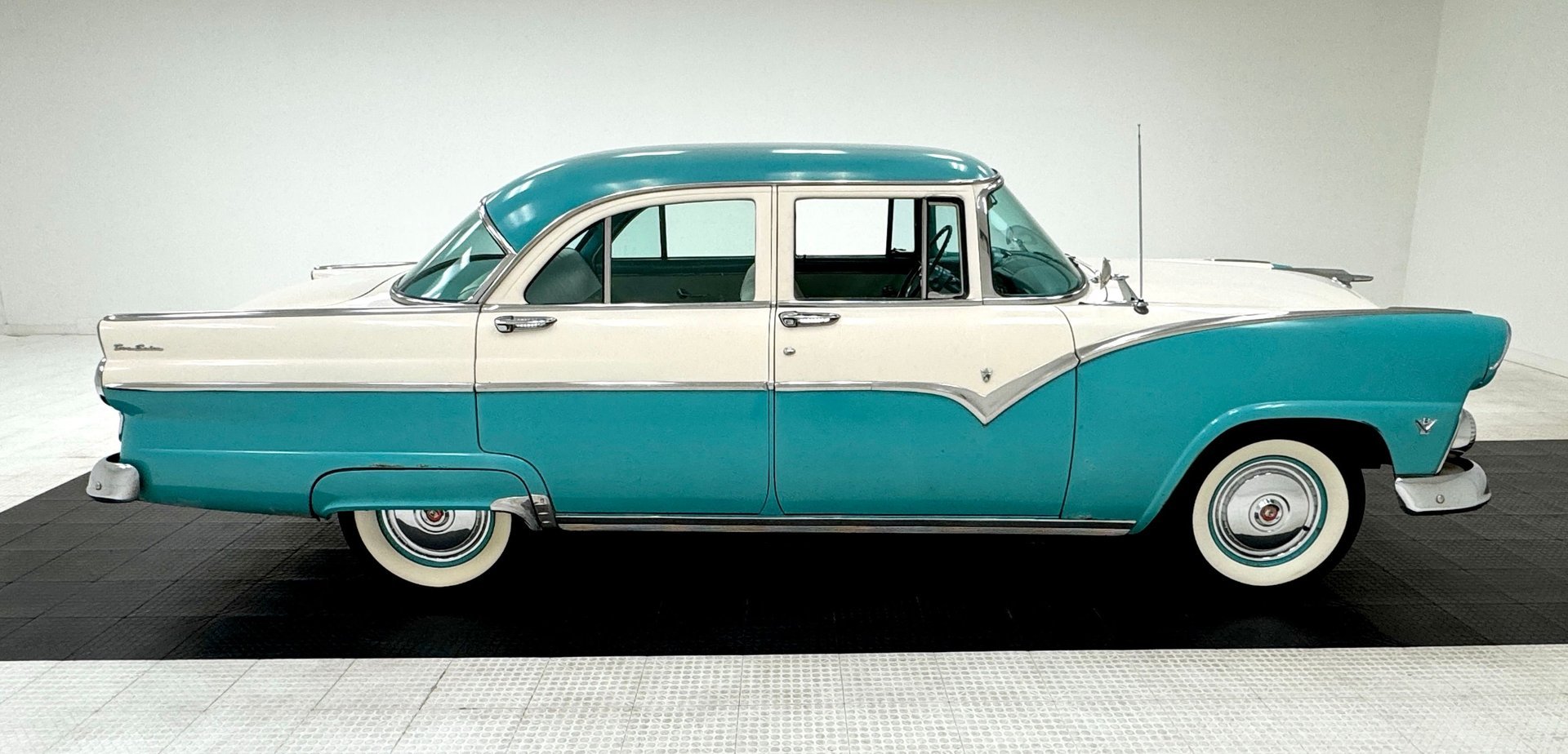 1955 Ford Fairlane - Town Sedan, foto 6