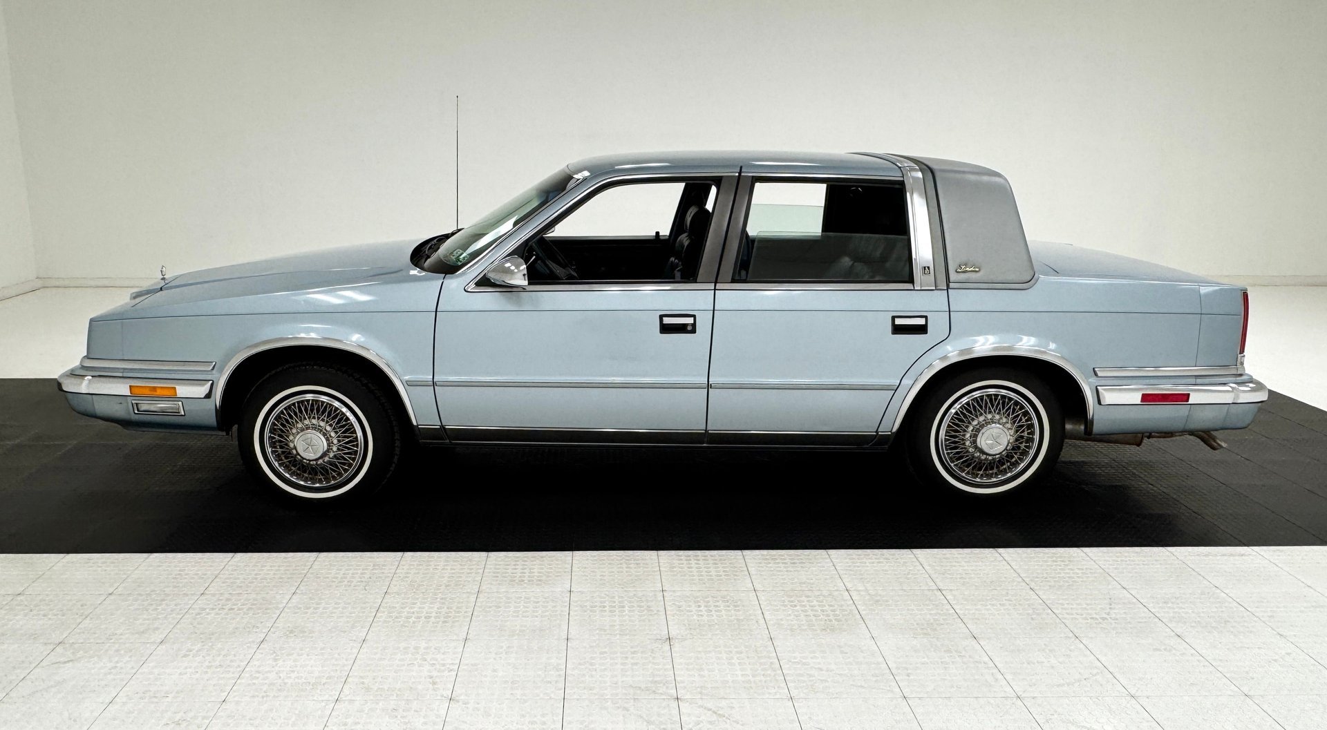 1988 Chrysler New Yorker - Mark Cross Landau Sedan, foto 2