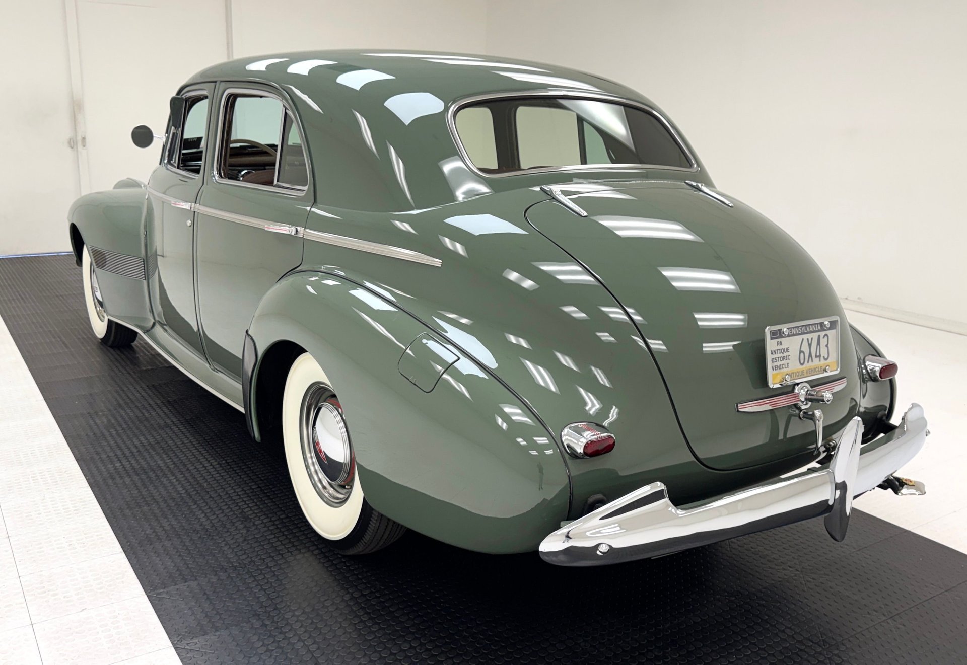1940 Oldsmobile Series 90 - Custom Cruiser 4 Door Touring Sedan, foto 3