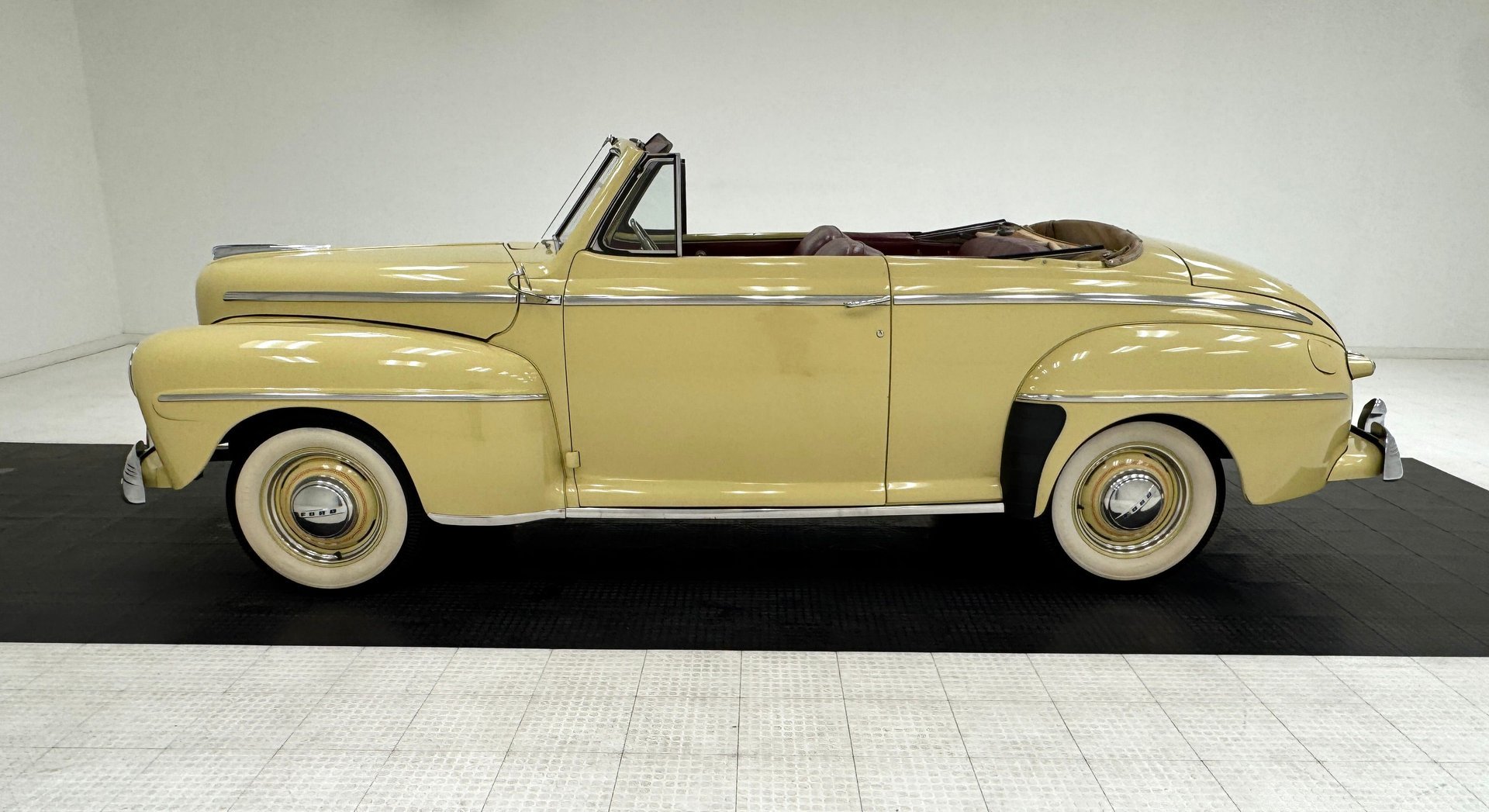 1947 Ford Super Deluxe - Convertible, foto 4