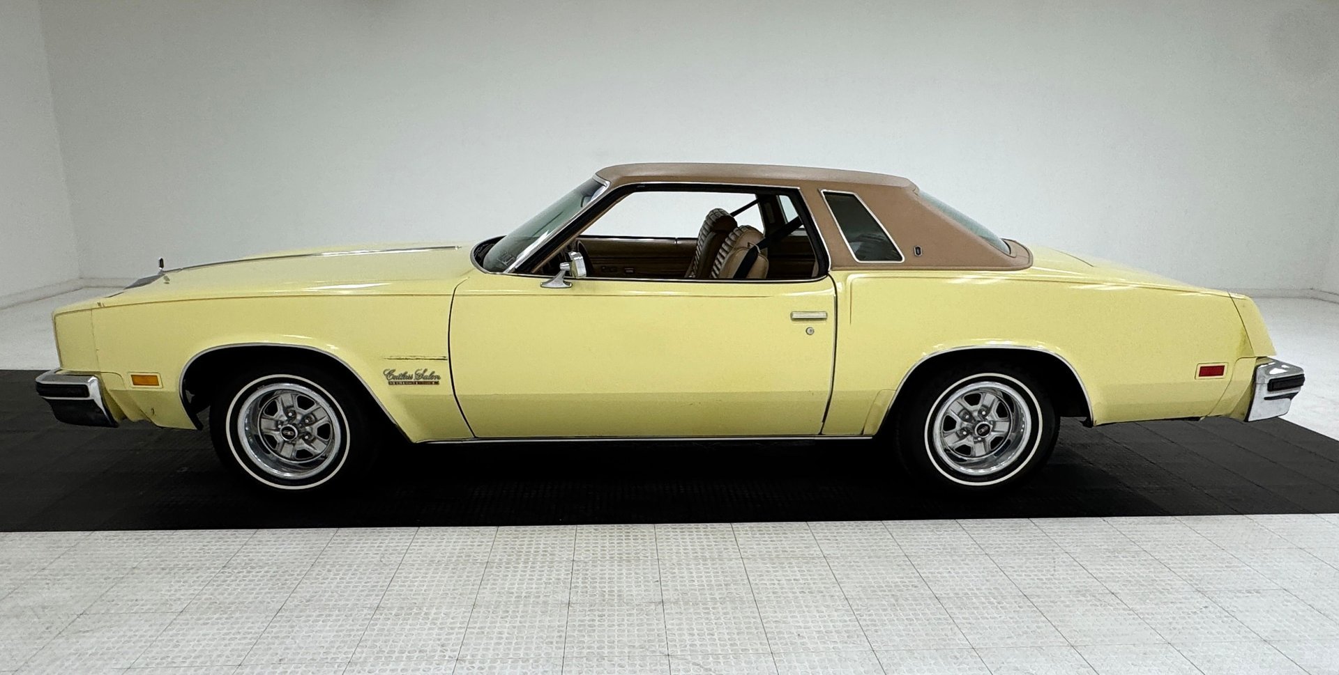1976 Oldsmobile Cutlass - Salon Hardtop, foto 2