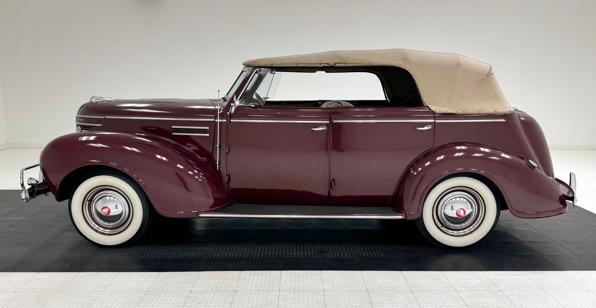 1939 Plymouth P8 - Convertible Sedan, foto 3