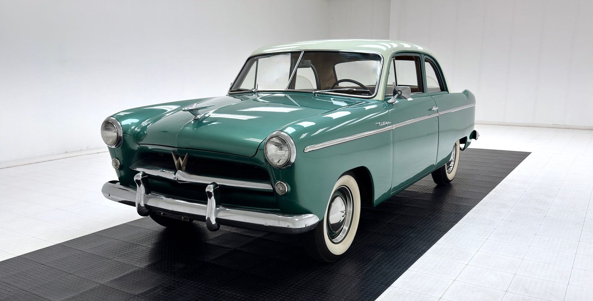 1953 Willys Aero - 2 Door Sedan, foto 1