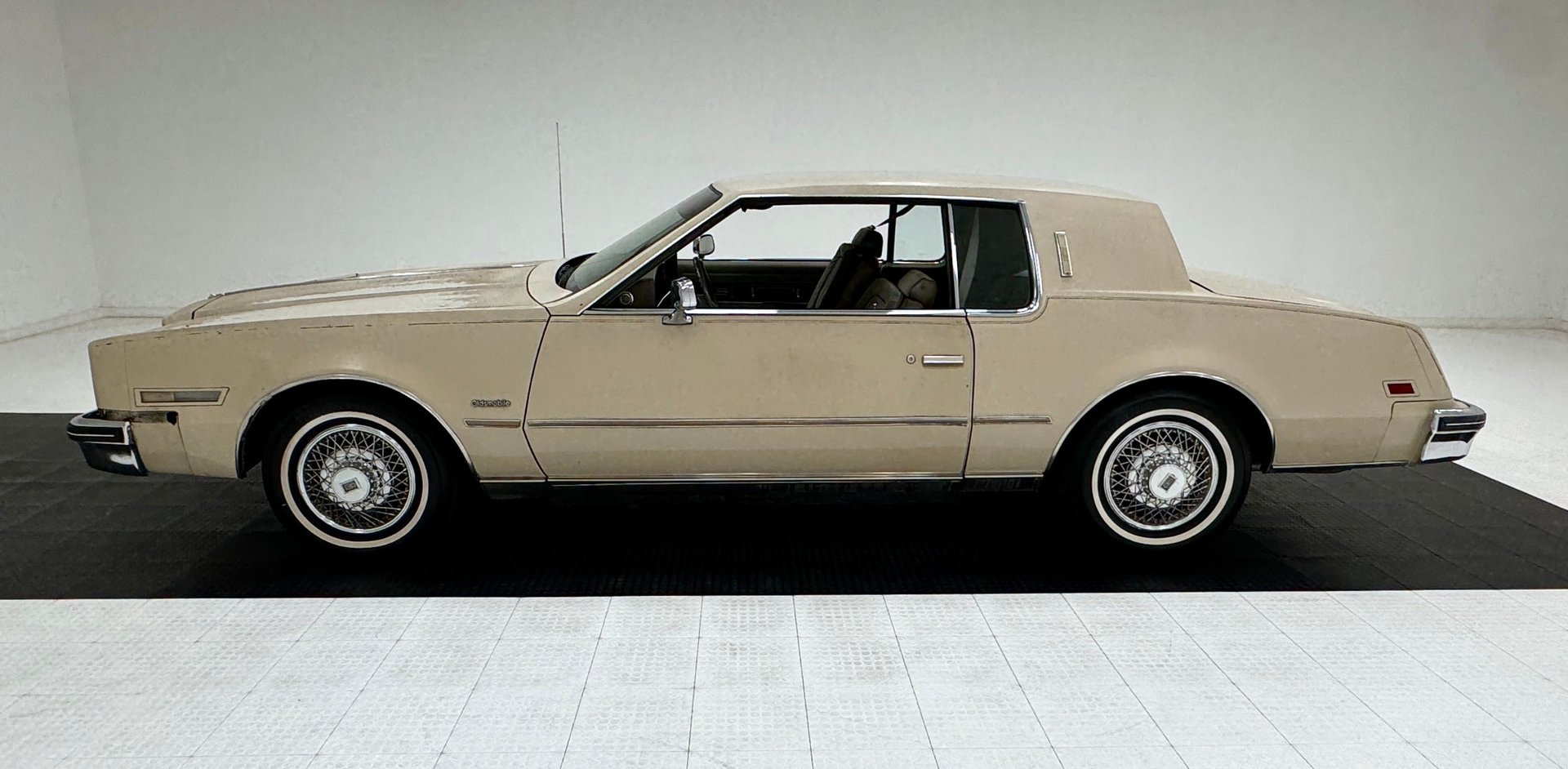 1985 Oldsmobile Toronado - Brougham 2 Door Hardtop, foto 2