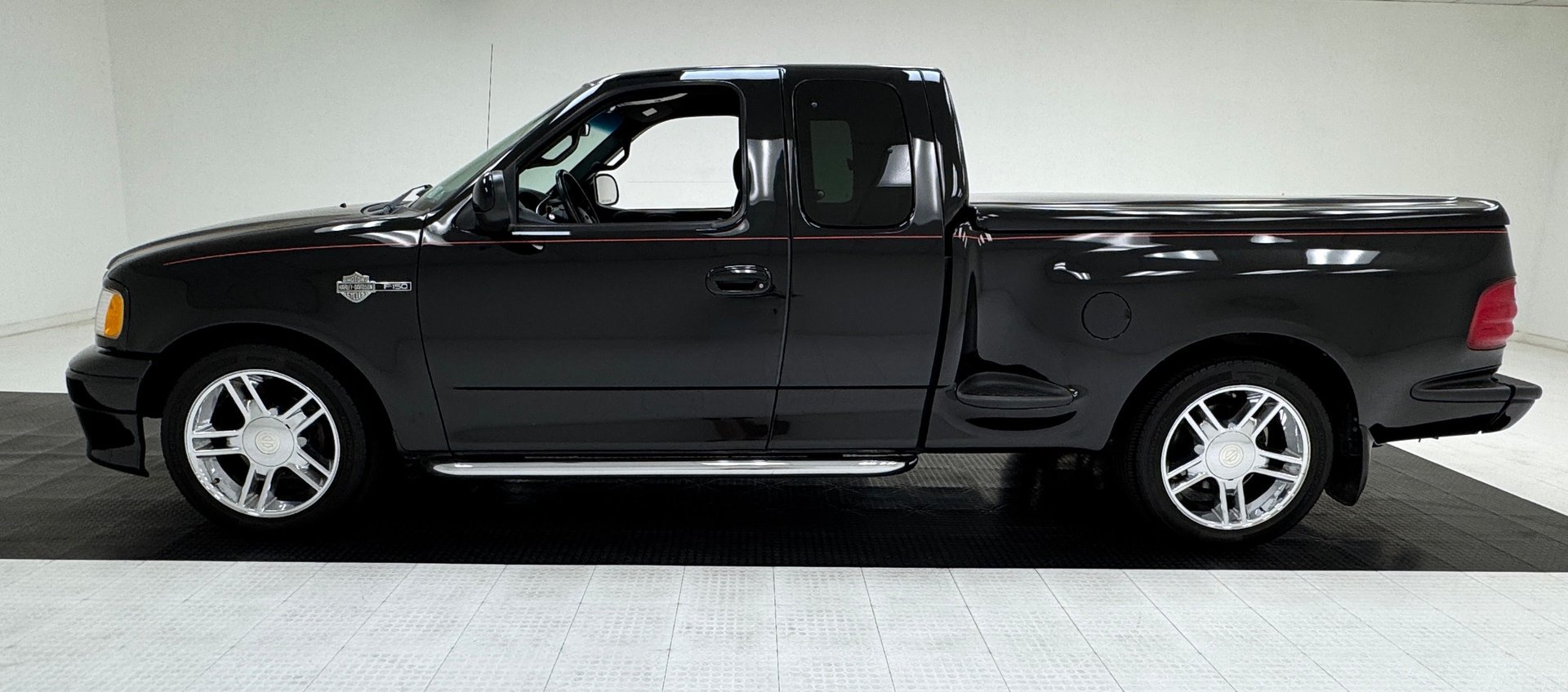 2000 Ford F 150 - Harley Davidson Edition Extended Cab 4x2 FlareSide Short Bed Pickup, foto 2