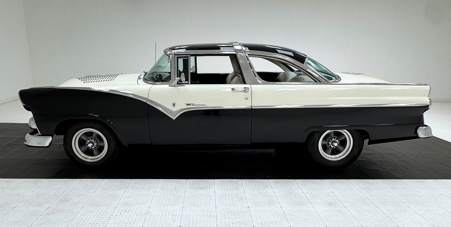 1955 Ford Fairlane - Crown Victoria 2 Door Hardtop, foto 2