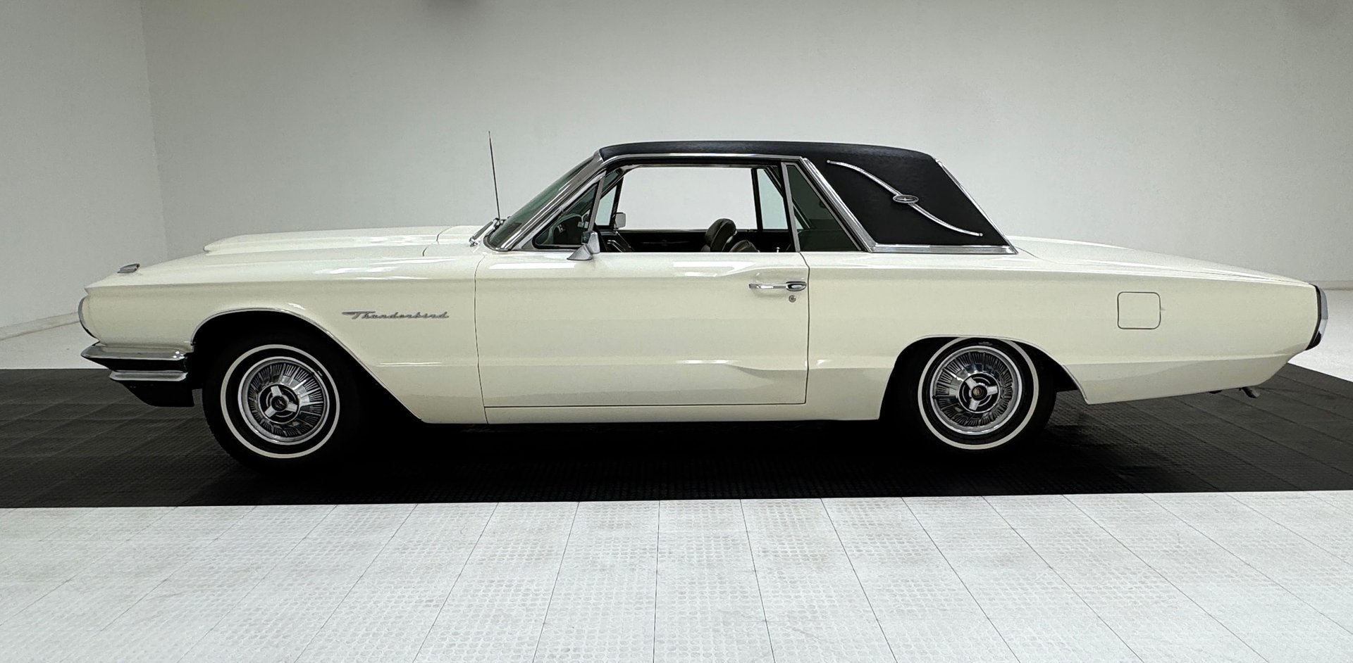 1964 Ford Thunderbird - Landau Hardtop, foto 2
