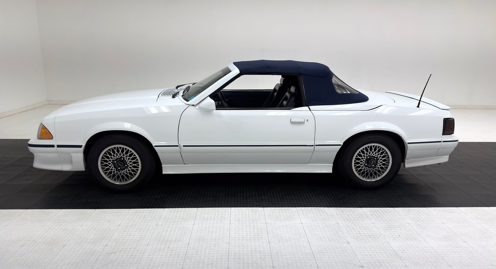 1987 Ford Mustang - Mustang Convertible, foto 3