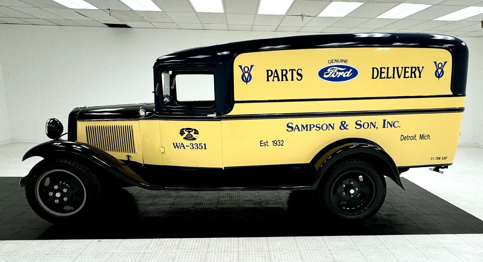 1932 Ford Model BB - 1 1/2 Ton Panel Delivery, foto 2