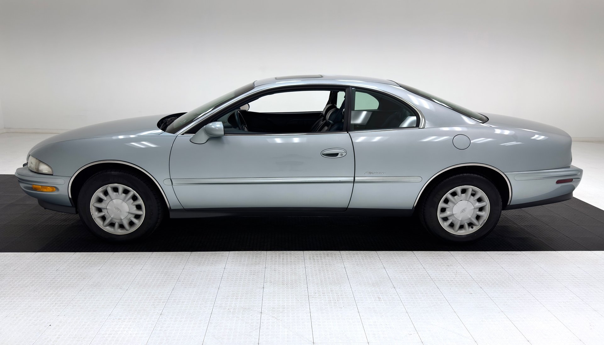 1996 Buick Riviera - Hardtop, foto 2