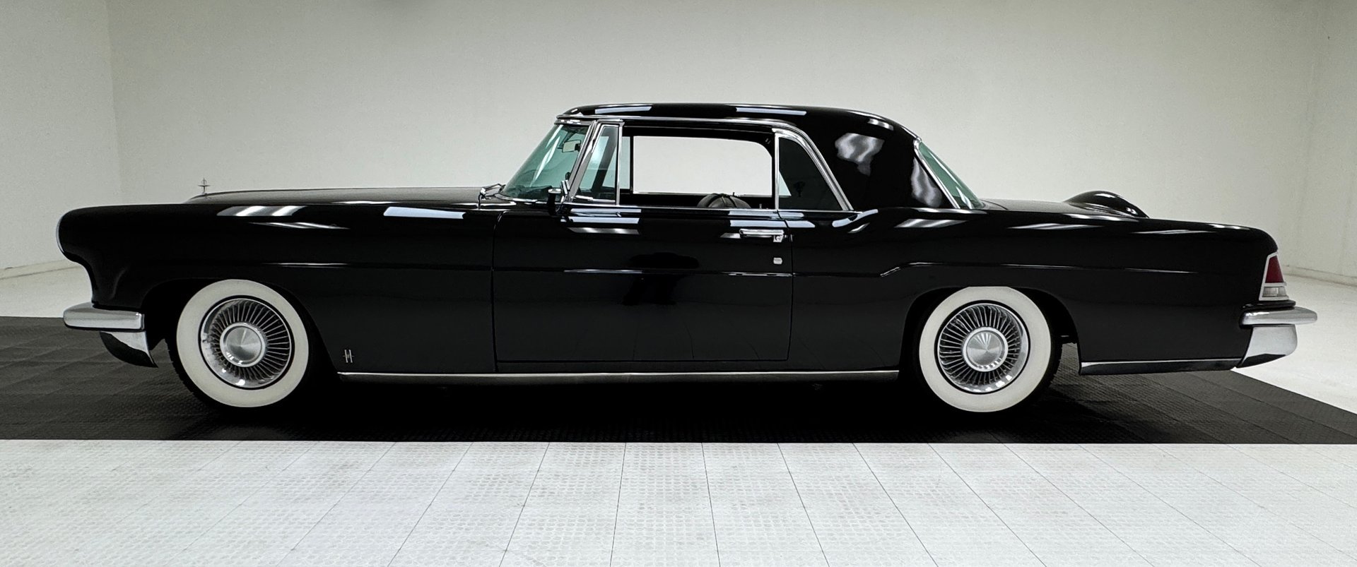 1956 Continental Mark II - 2 Door Sport Coupe, foto 2
