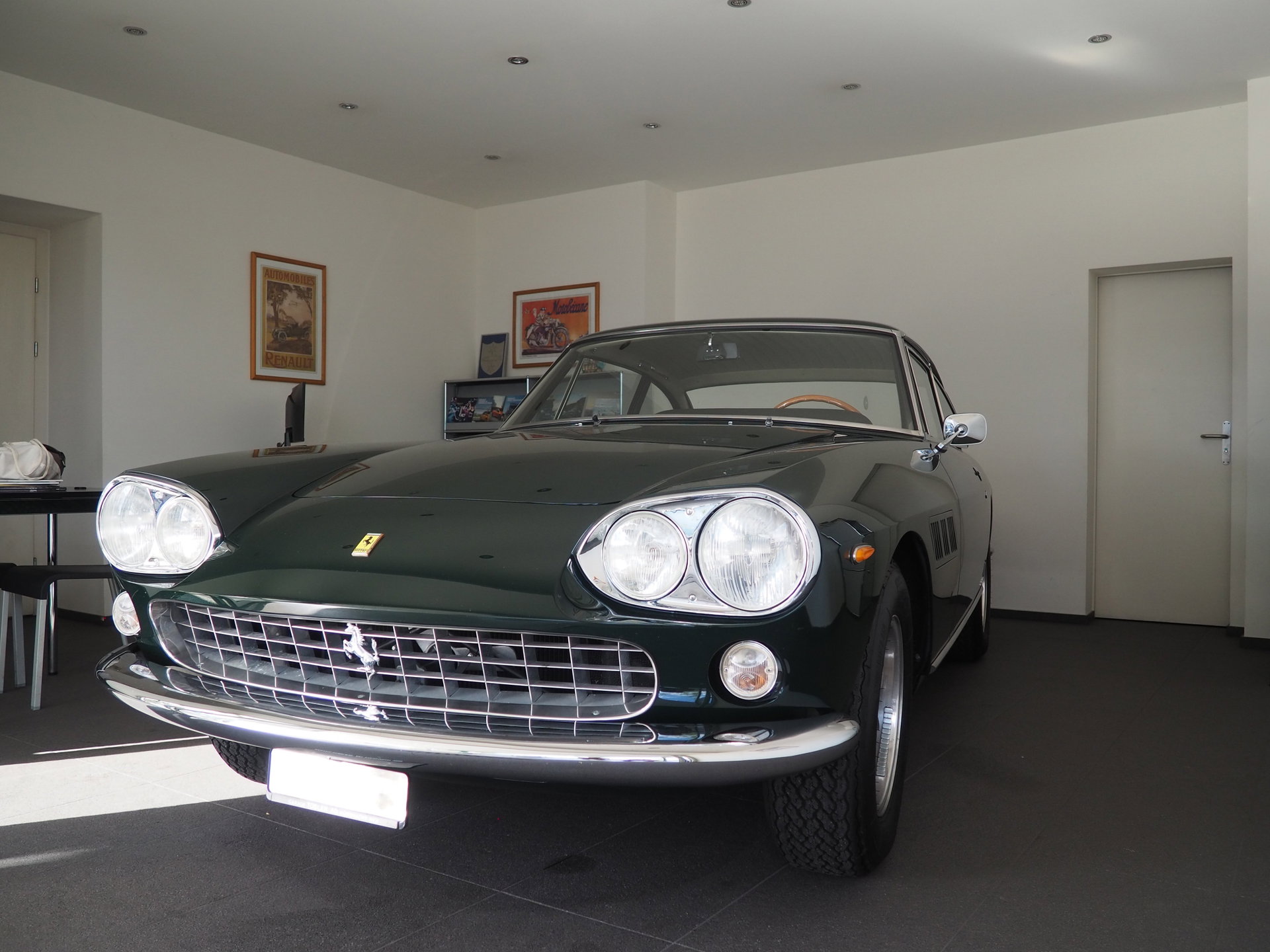 1964 Ferrari 330 - Maranello Perfection 1964 Ferrari 330 GT 2+2 Serie 1 Factory-Restored by Ferrari Classiche | “Red Book” & Matching Numbers | Concours Condition, foto 3