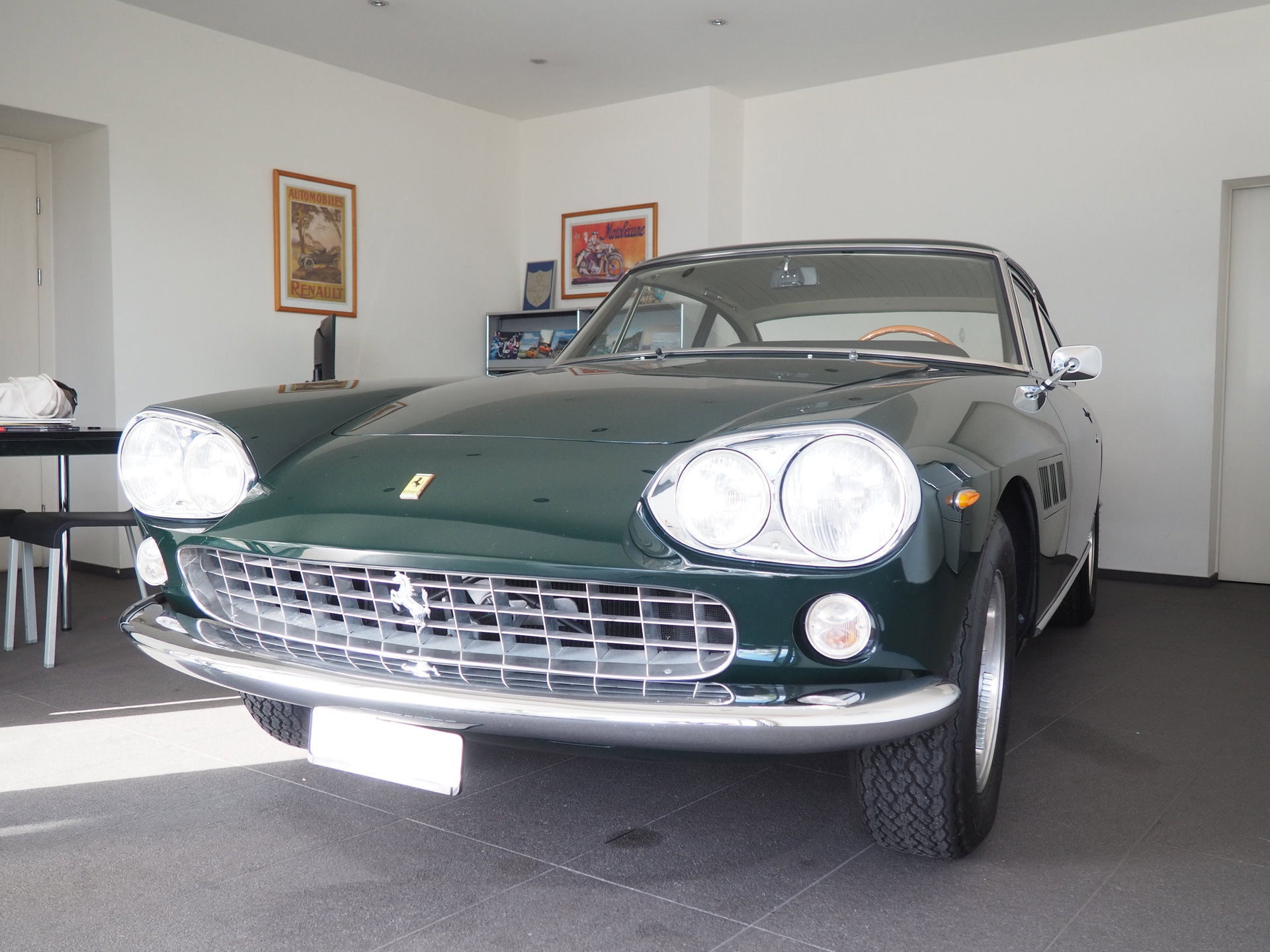 1964 Ferrari 330 - Maranello Perfection 1964 Ferrari 330 GT 2+2 Serie 1 Factory-Restored by Ferrari Classiche | “Red Book” & Matching Numbers | Concours Condition, foto 4