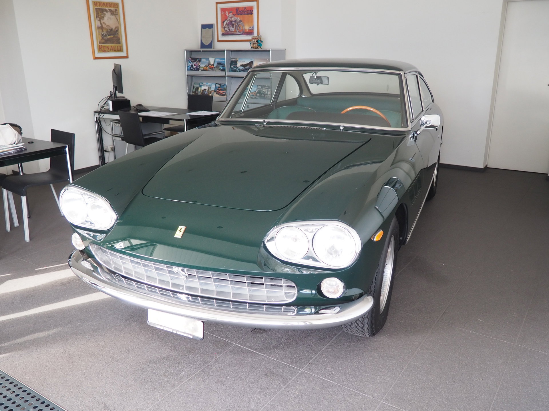 1964 Ferrari 330 - Maranello Perfection 1964 Ferrari 330 GT 2+2 Serie 1 Factory-Restored by Ferrari Classiche | “Red Book” & Matching Numbers | Concours Condition, foto 1