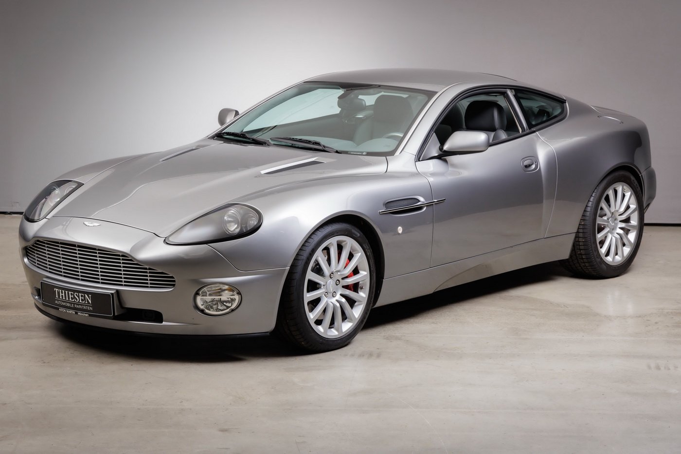 2001 Aston Martin Vanquish - V12 Vanquish, foto 1